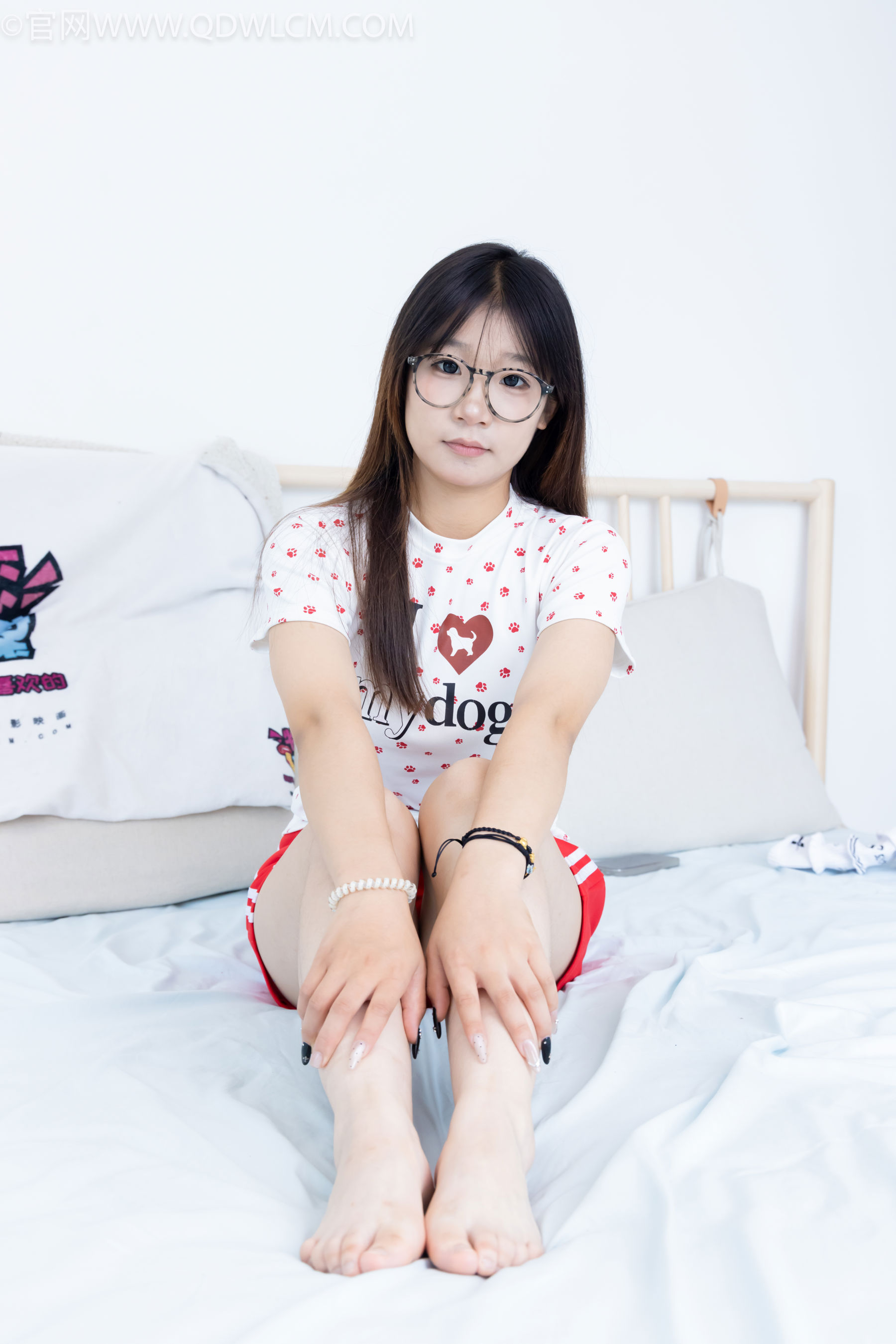 物恋传媒 No.2482 小可 - 运动鞋、白棉袜、裸足/(165P)