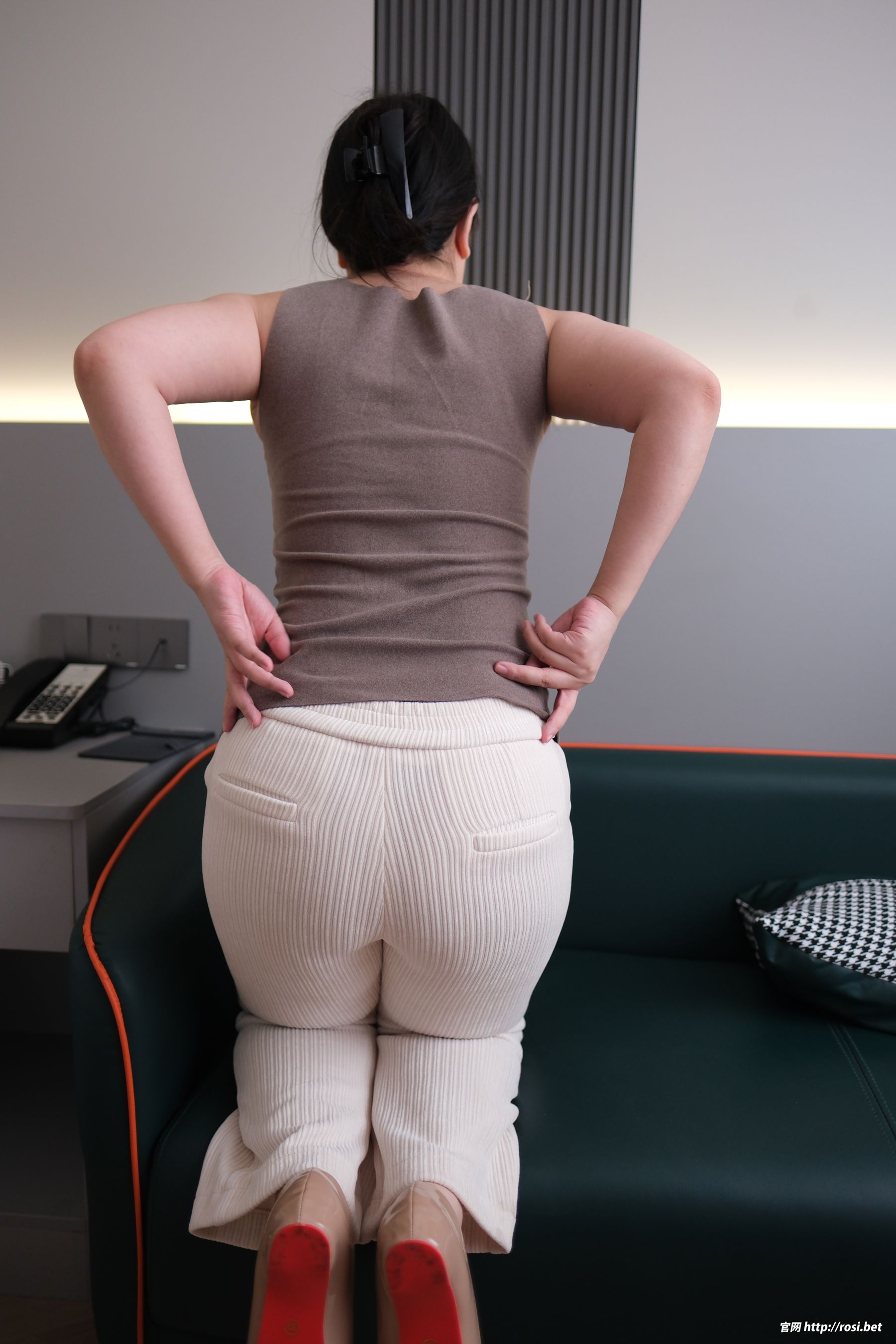 [ROSI写真] 2025.12.13 NO.5122/(69P)