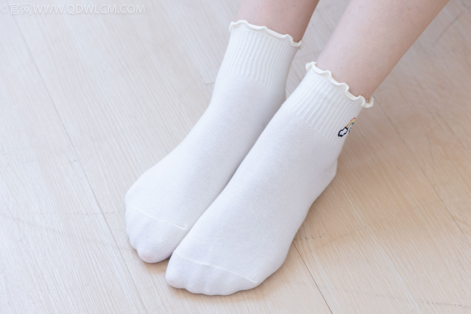 物恋传媒 No.2488 奶糖 - 高跟长靴、白棉袜、裸足/(180P)