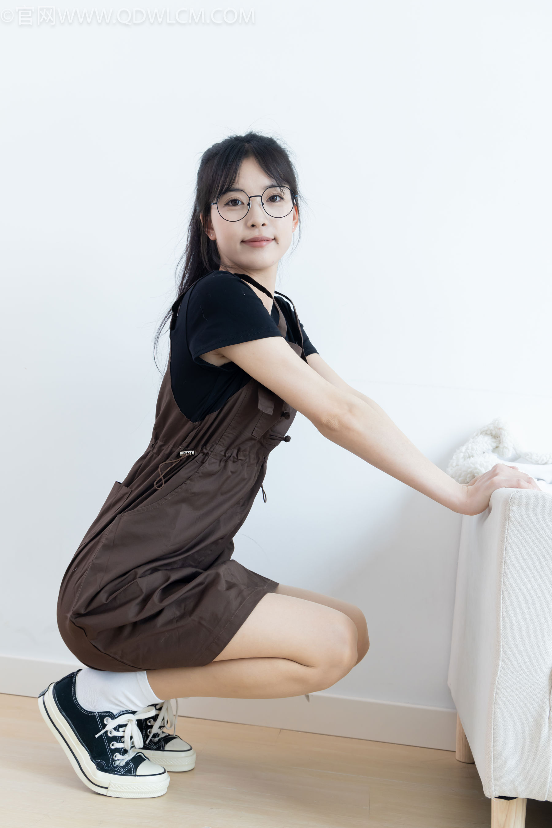 物恋传媒 No.2483 茯苓 - 帆布鞋、白棉袜、薄肉丝/(171P)