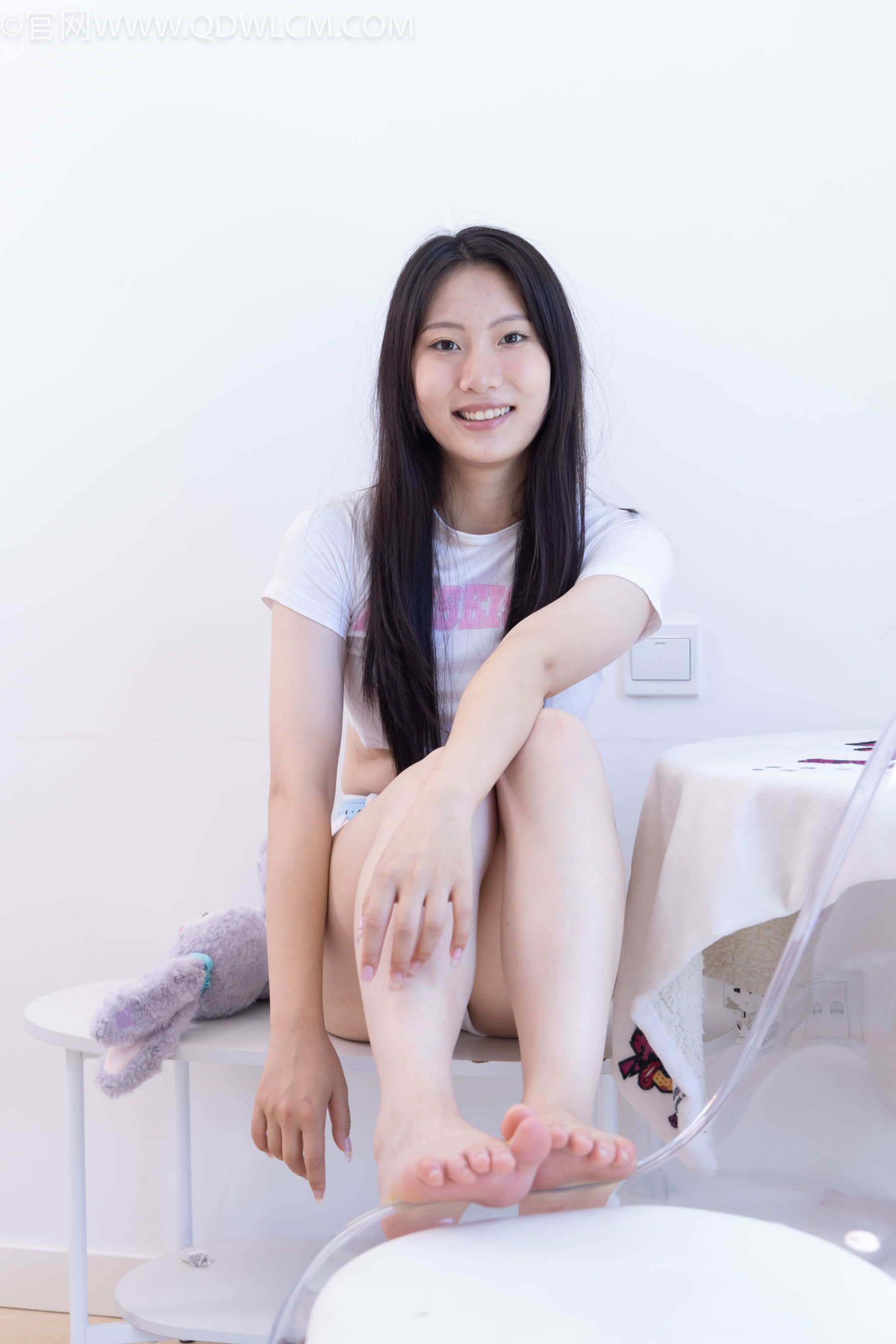 物恋传媒 No.2488 奶糖 - 高跟长靴、白棉袜、裸足/(180P)