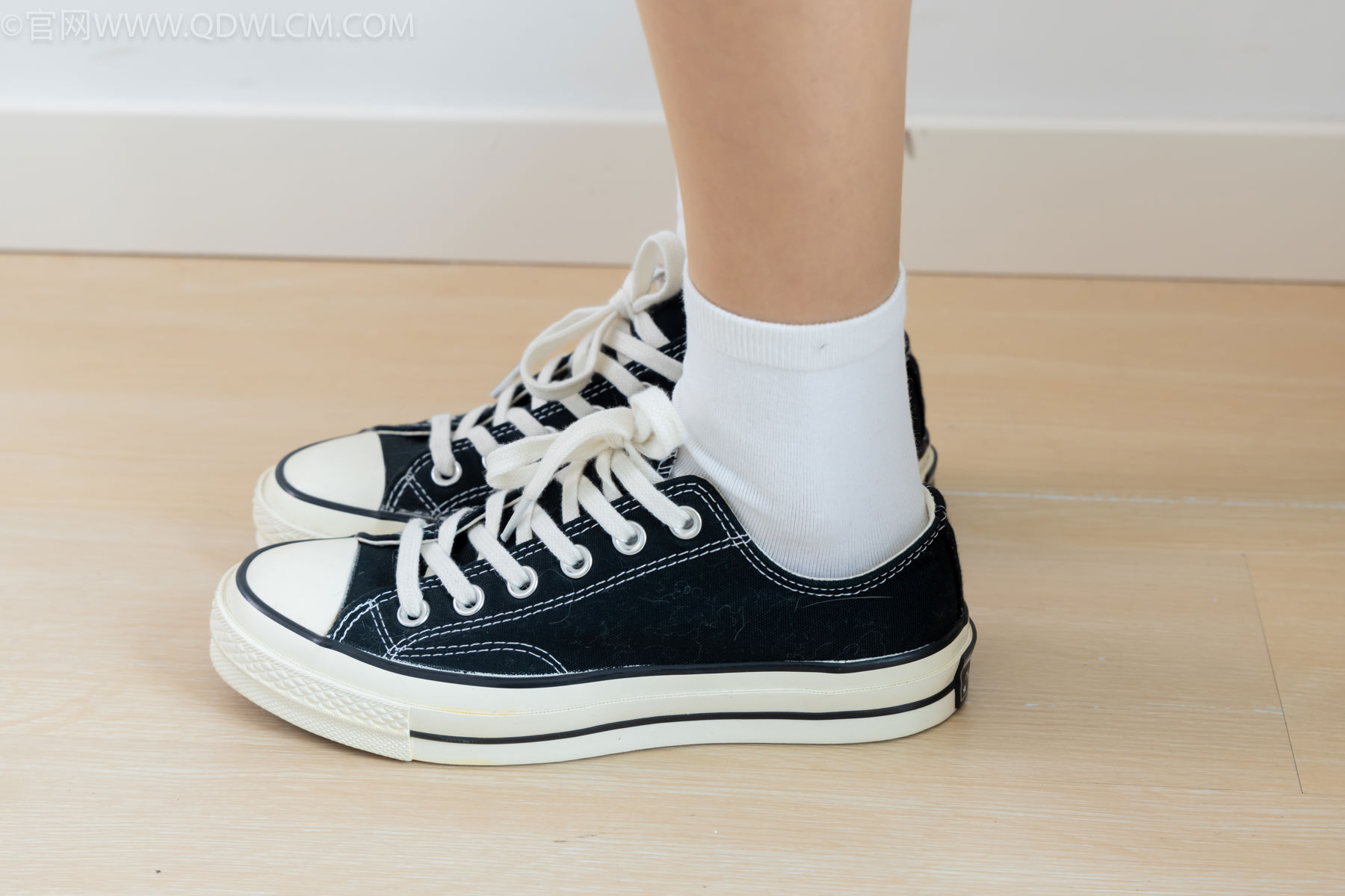 物恋传媒 No.2483 茯苓 - 帆布鞋、白棉袜、薄肉丝/(171P)