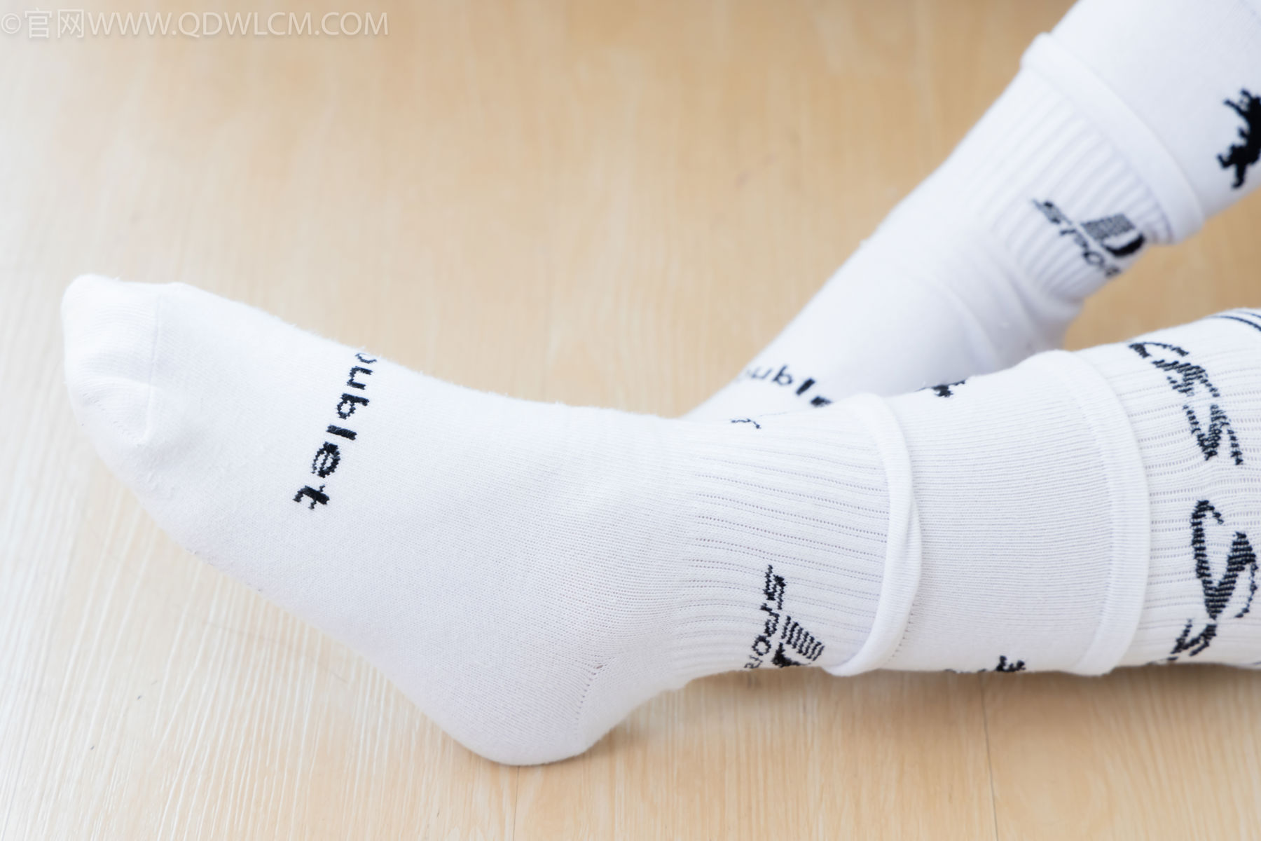 物恋传媒 No.2482 小可 - 运动鞋、白棉袜、裸足/(165P)