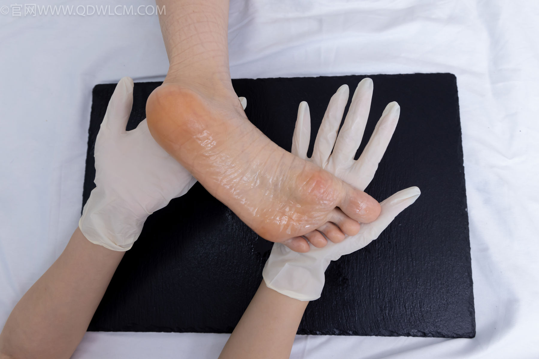 物恋传媒 No.2486 菜菜 - 高跟鞋、厚黑丝、裸足/(284P)