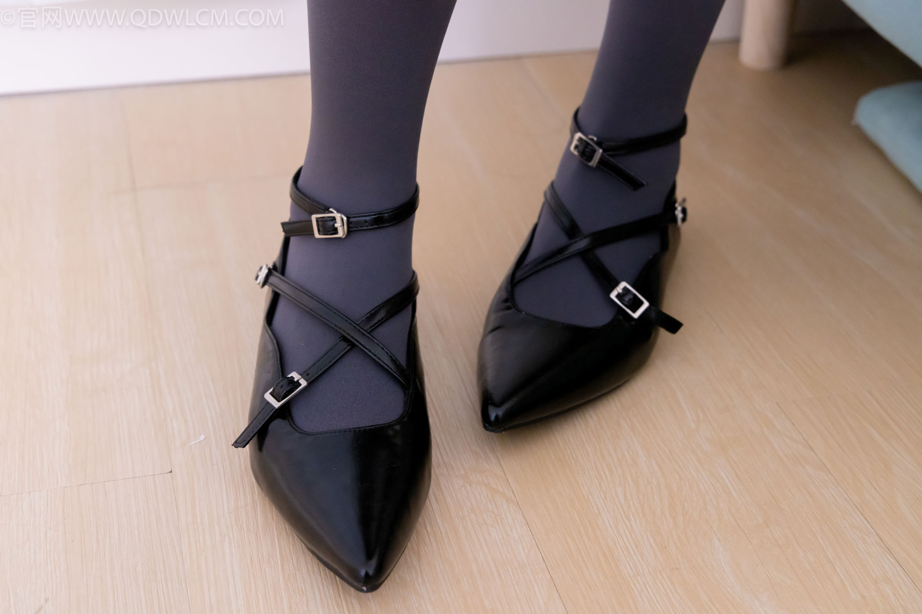 物恋传媒 No.2487 恬恬 - 高跟鞋、厚灰丝、老头乐挠脚剧情/(152P)