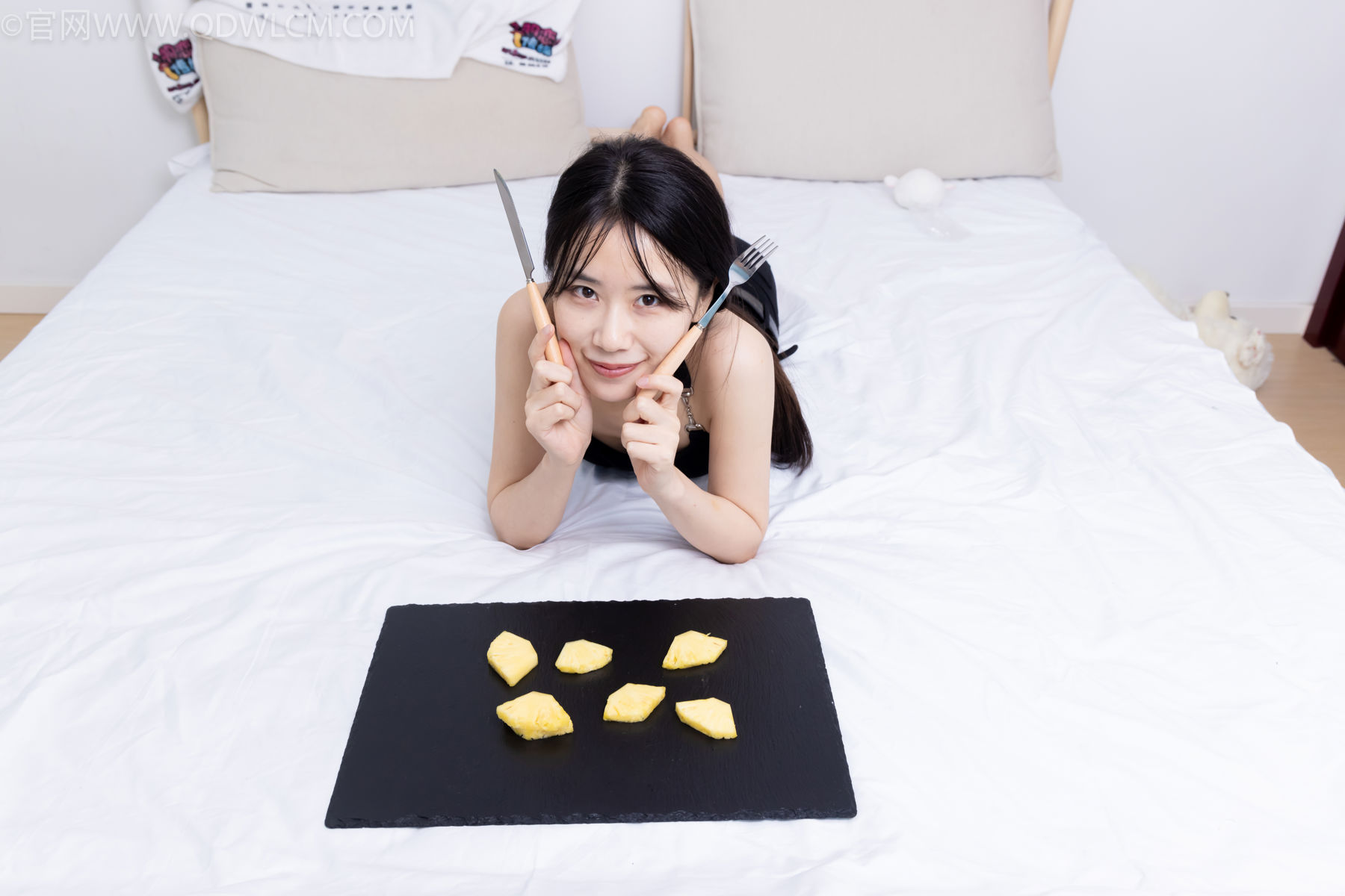 物恋传媒 No.2486 菜菜 - 高跟鞋、厚黑丝、裸足/(284P)