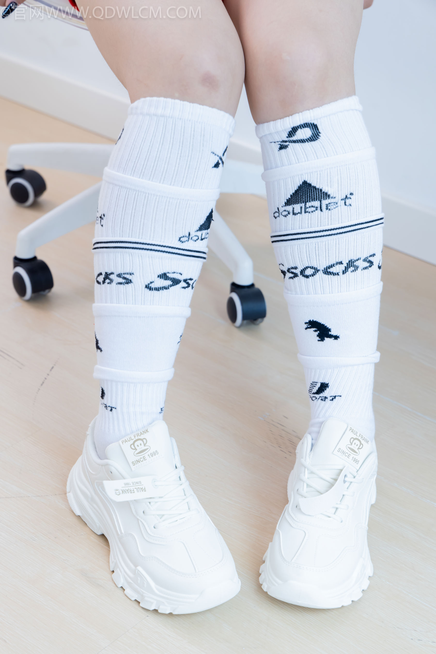 物恋传媒 No.2482 小可 - 运动鞋、白棉袜、裸足/(165P)