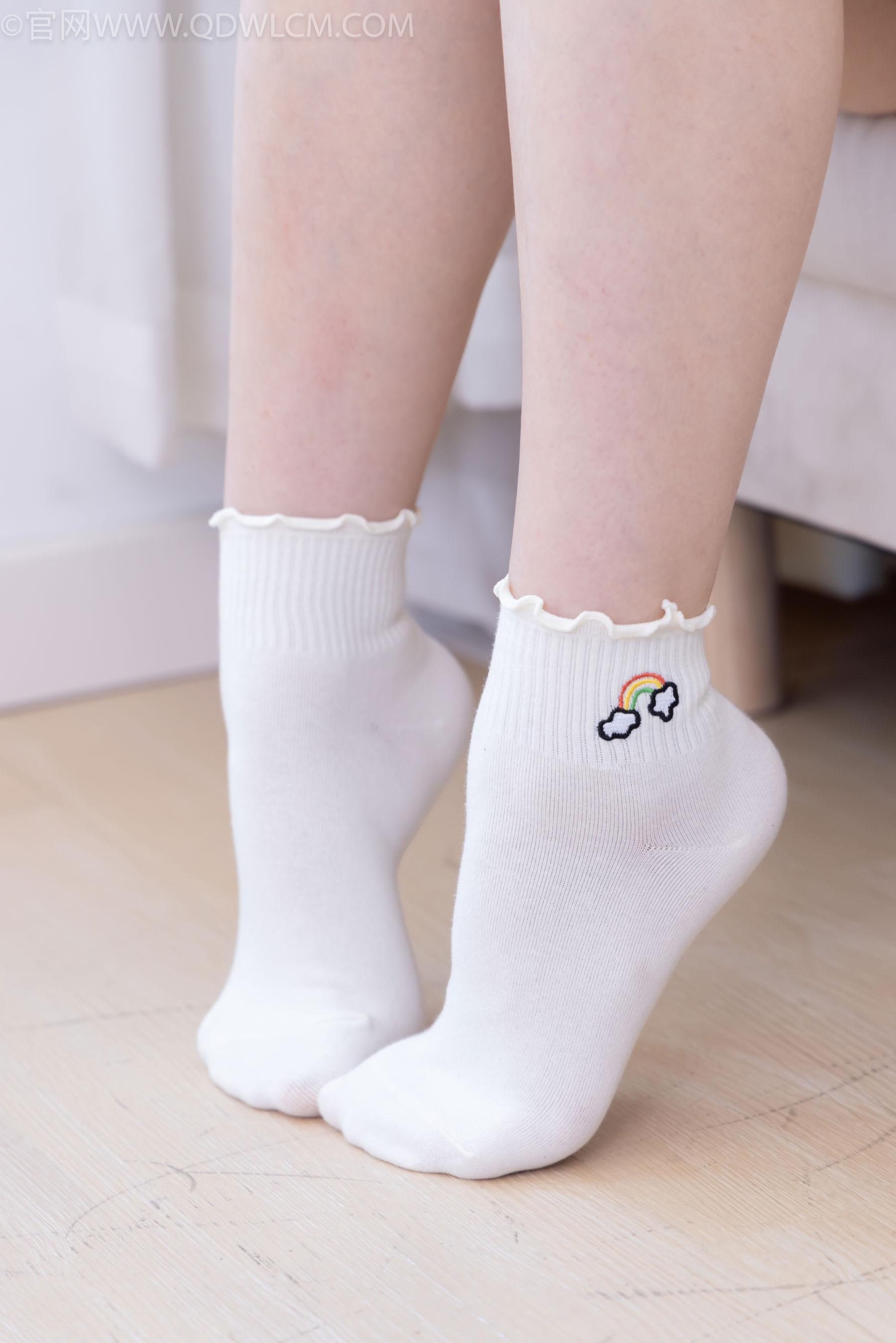 物恋传媒 No.2488 奶糖 - 高跟长靴、白棉袜、裸足/(180P)