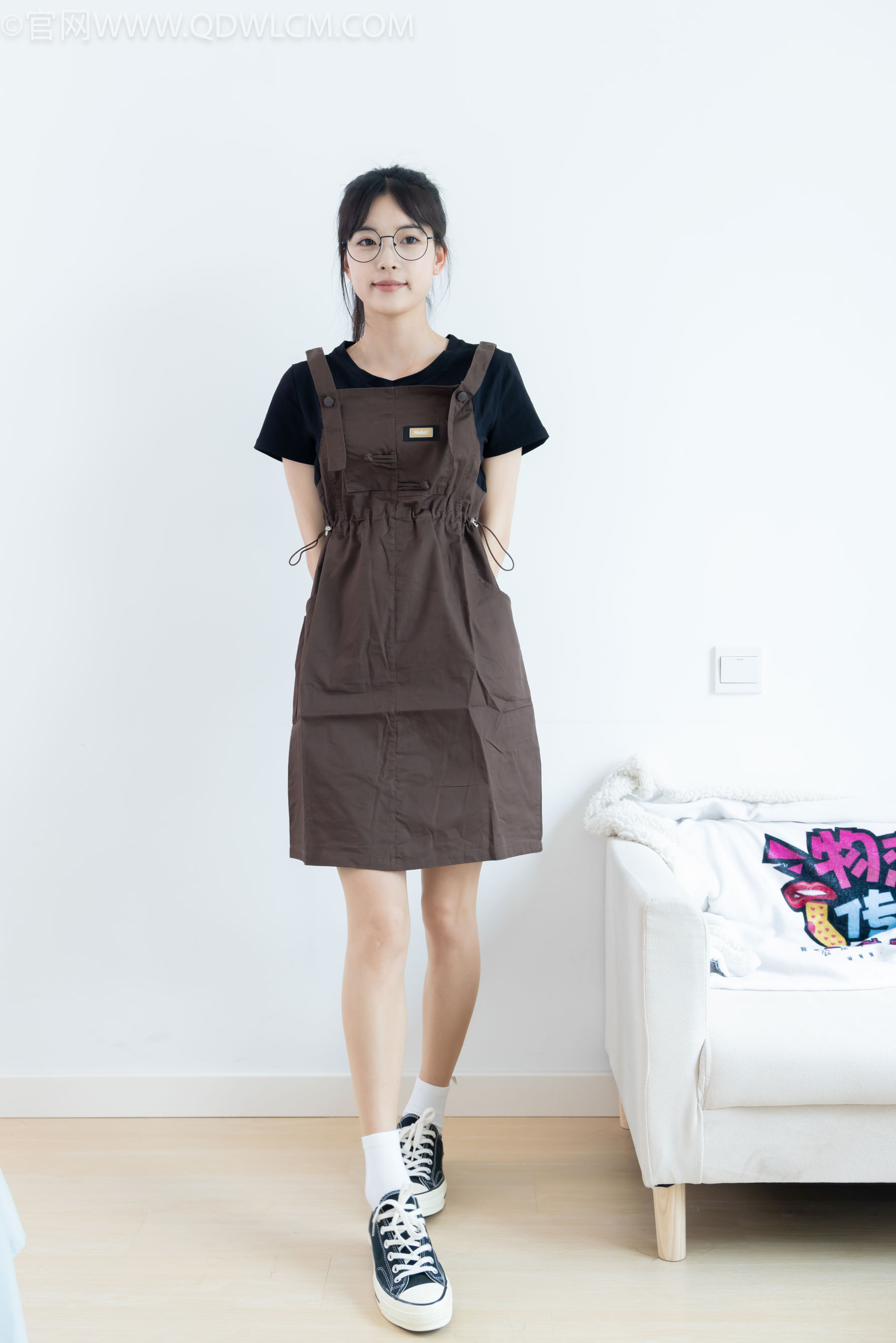 物恋传媒 No.2483 茯苓 - 帆布鞋、白棉袜、薄肉丝/(171P)