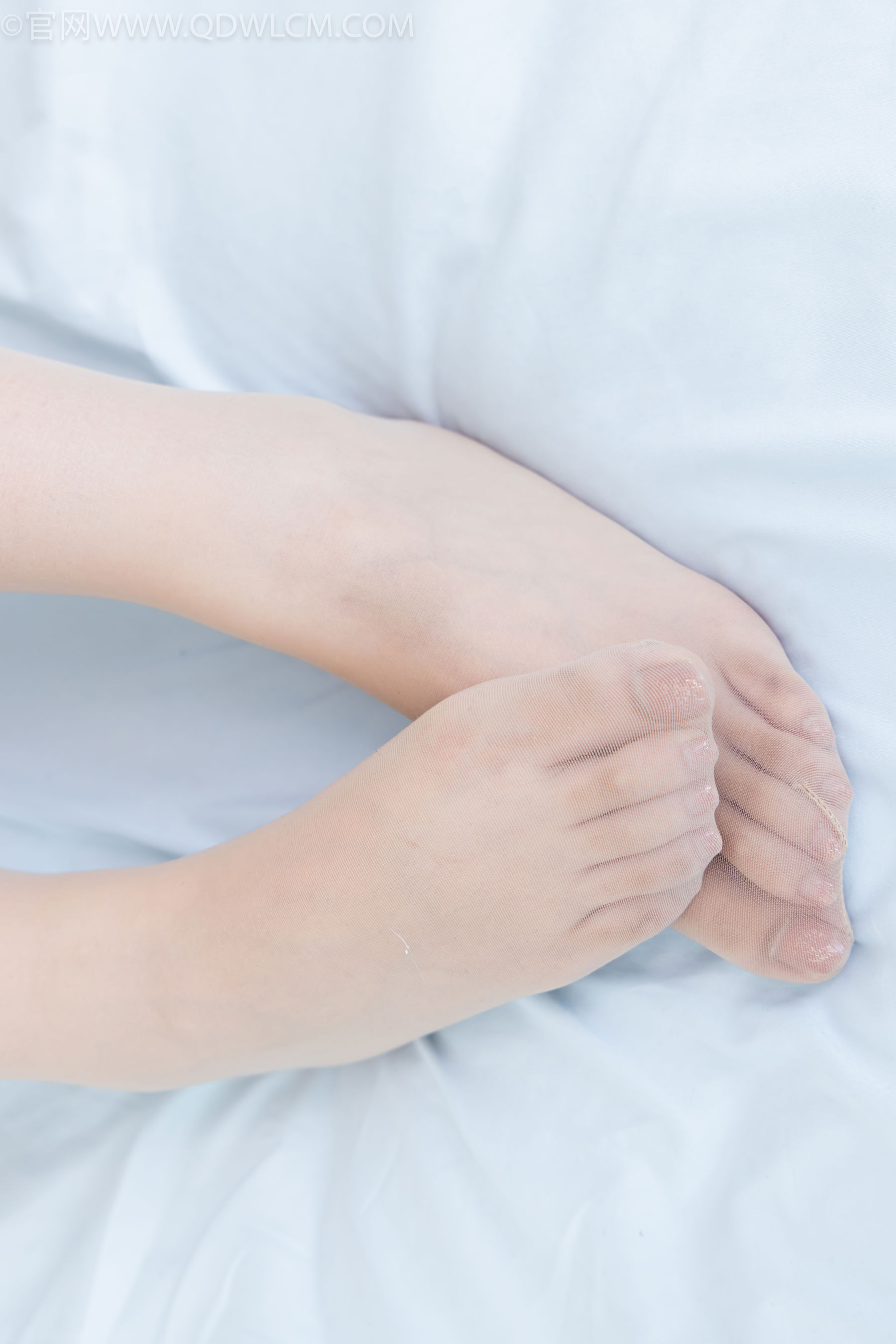 物恋传媒 No.2484 芋头 - 三双高跟凉鞋、薄肉丝、裸足/(151P)