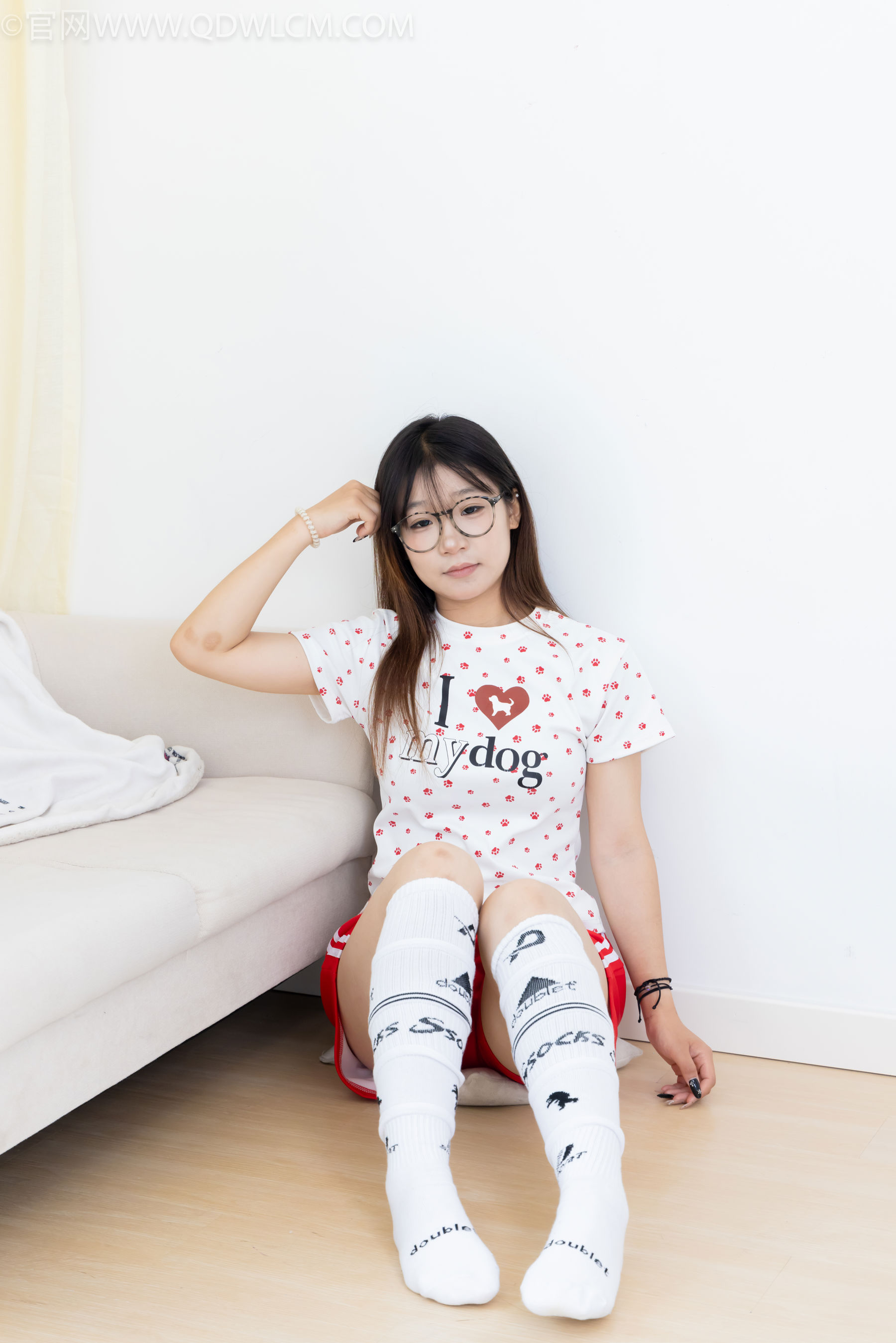 物恋传媒 No.2482 小可 - 运动鞋、白棉袜、裸足/(165P)