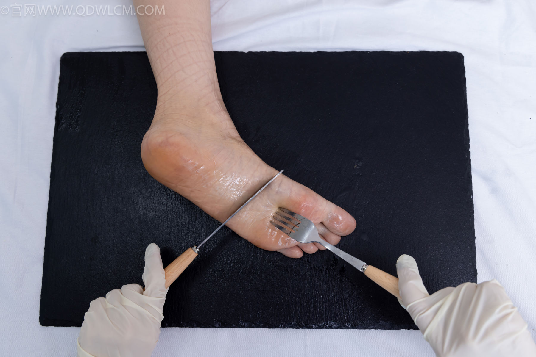 物恋传媒 No.2486 菜菜 - 高跟鞋、厚黑丝、裸足/(284P)