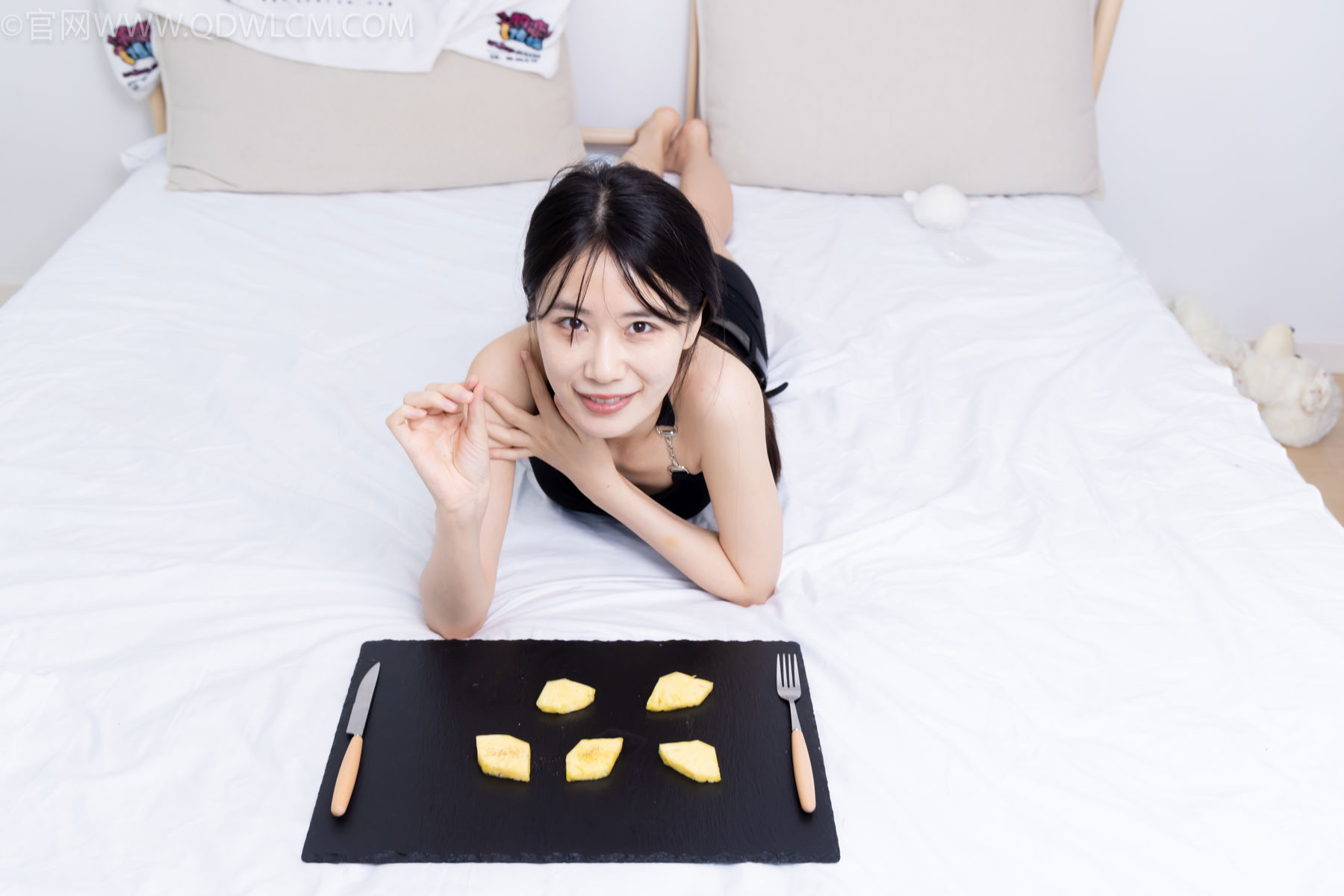 物恋传媒 No.2486 菜菜 - 高跟鞋、厚黑丝、裸足/(284P)