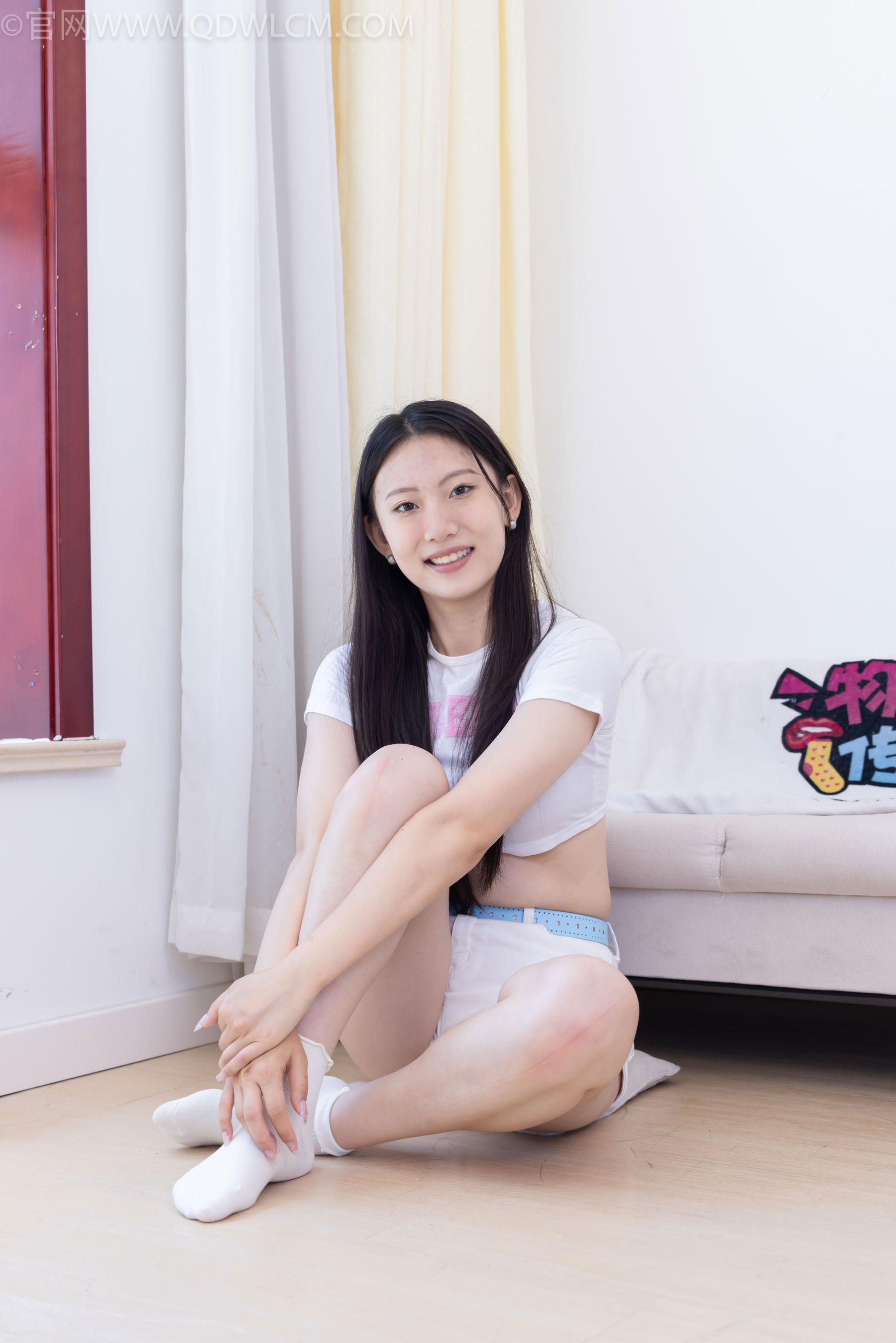 物恋传媒 No.2488 奶糖 - 高跟长靴、白棉袜、裸足/(180P)