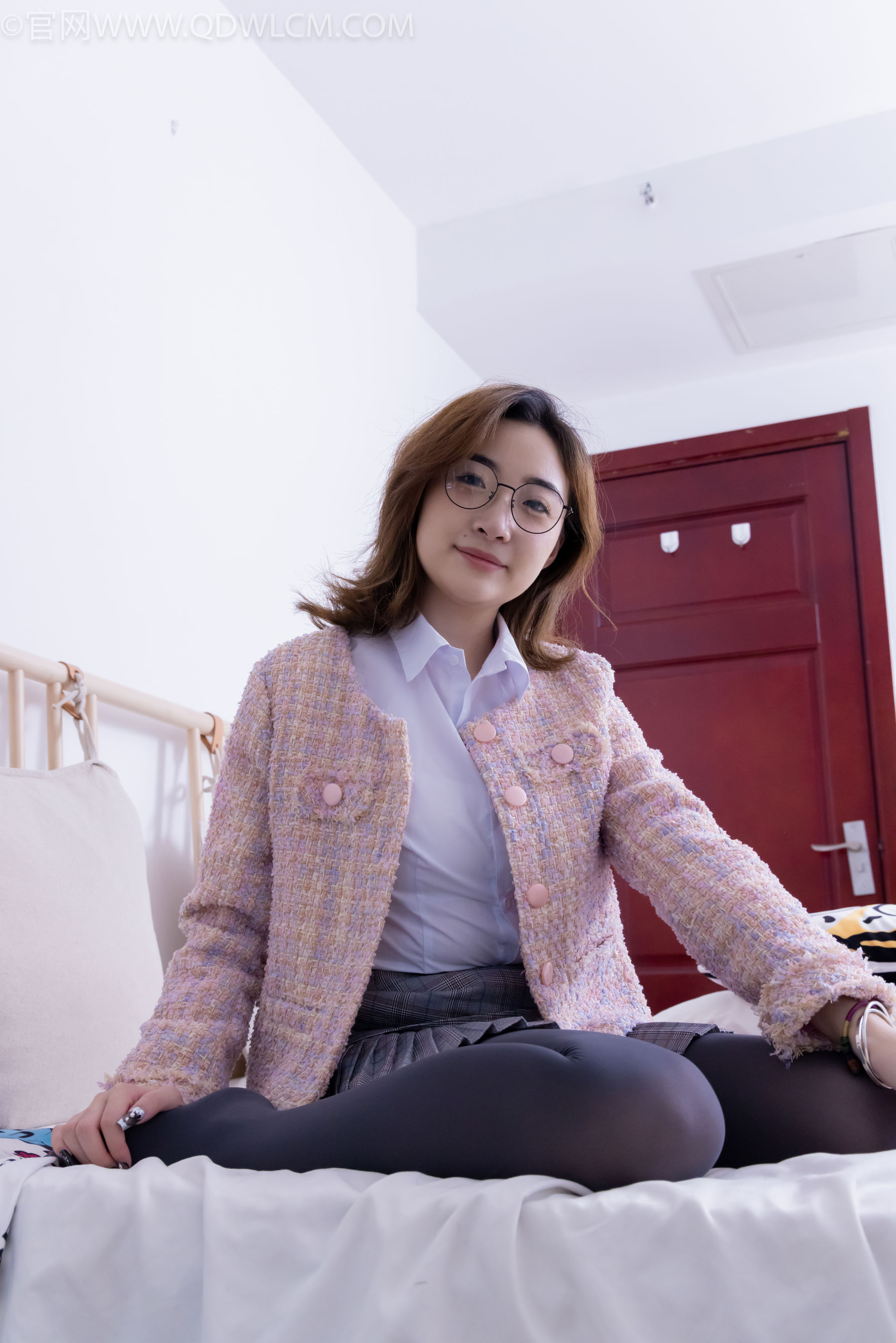 物恋传媒 No.2487 恬恬 - 高跟鞋、厚灰丝、老头乐挠脚剧情/(152P)