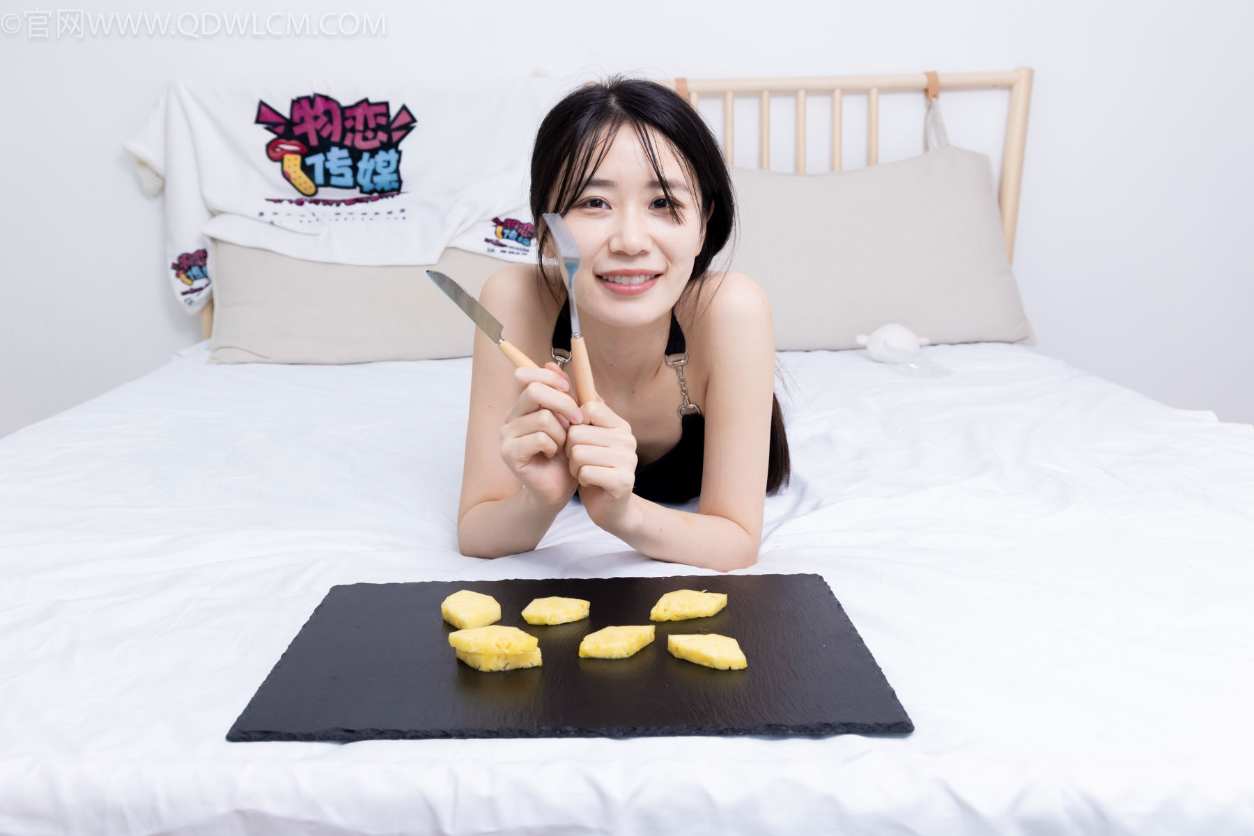 物恋传媒 No.2486 菜菜 - 高跟鞋、厚黑丝、裸足/(284P)