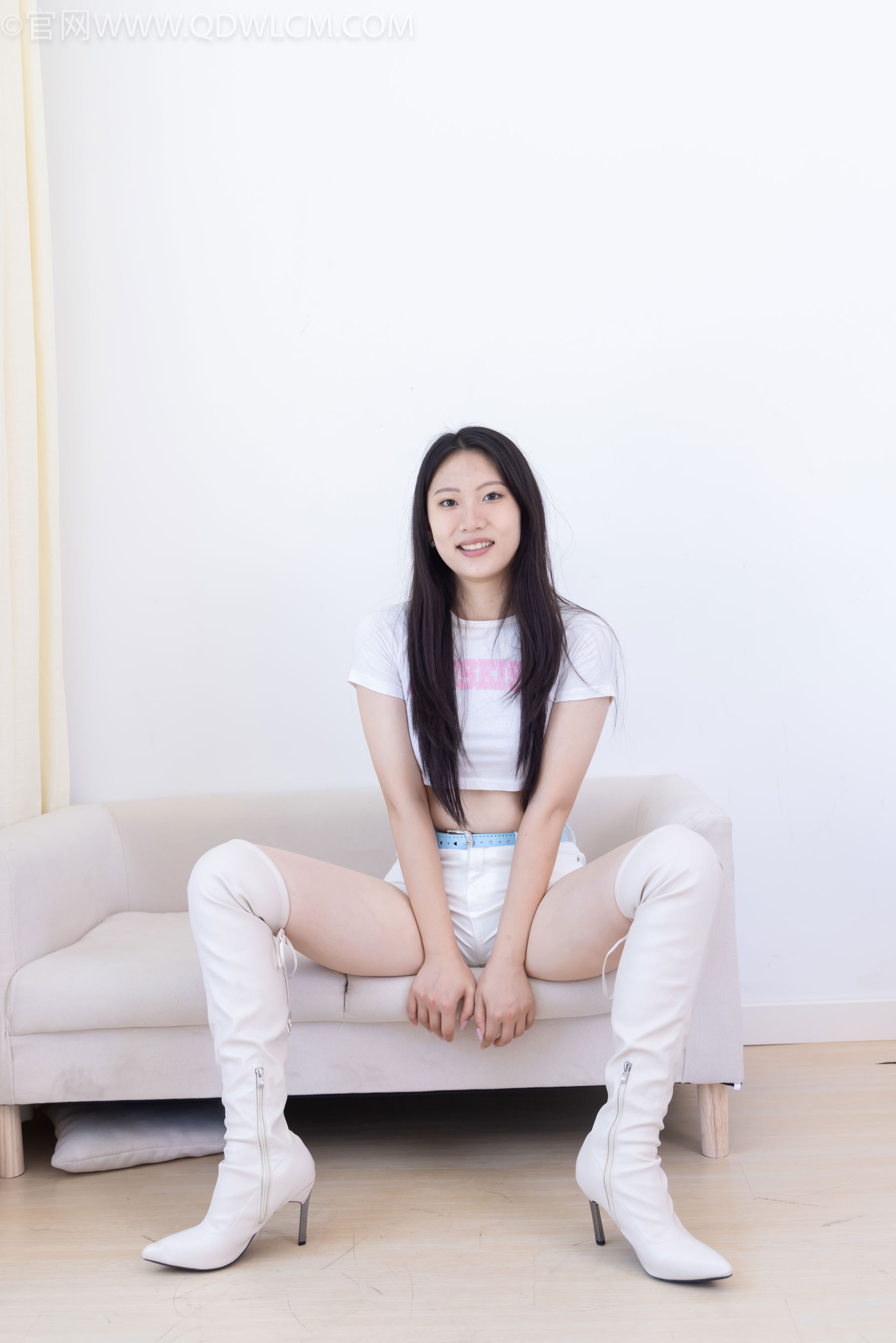 物恋传媒 No.2488 奶糖 - 高跟长靴、白棉袜、裸足/(180P)