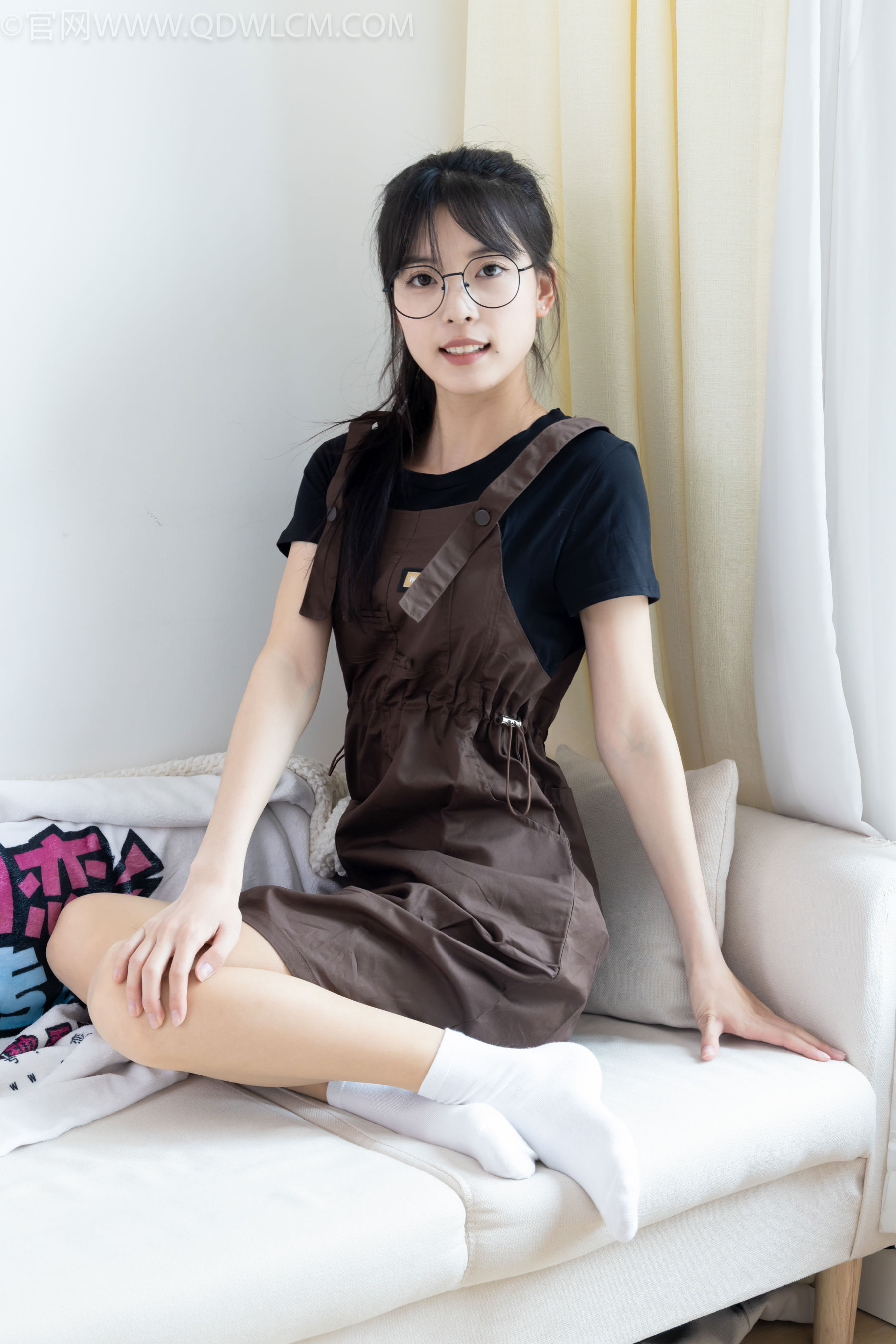 物恋传媒 No.2483 茯苓 - 帆布鞋、白棉袜、薄肉丝/(171P)