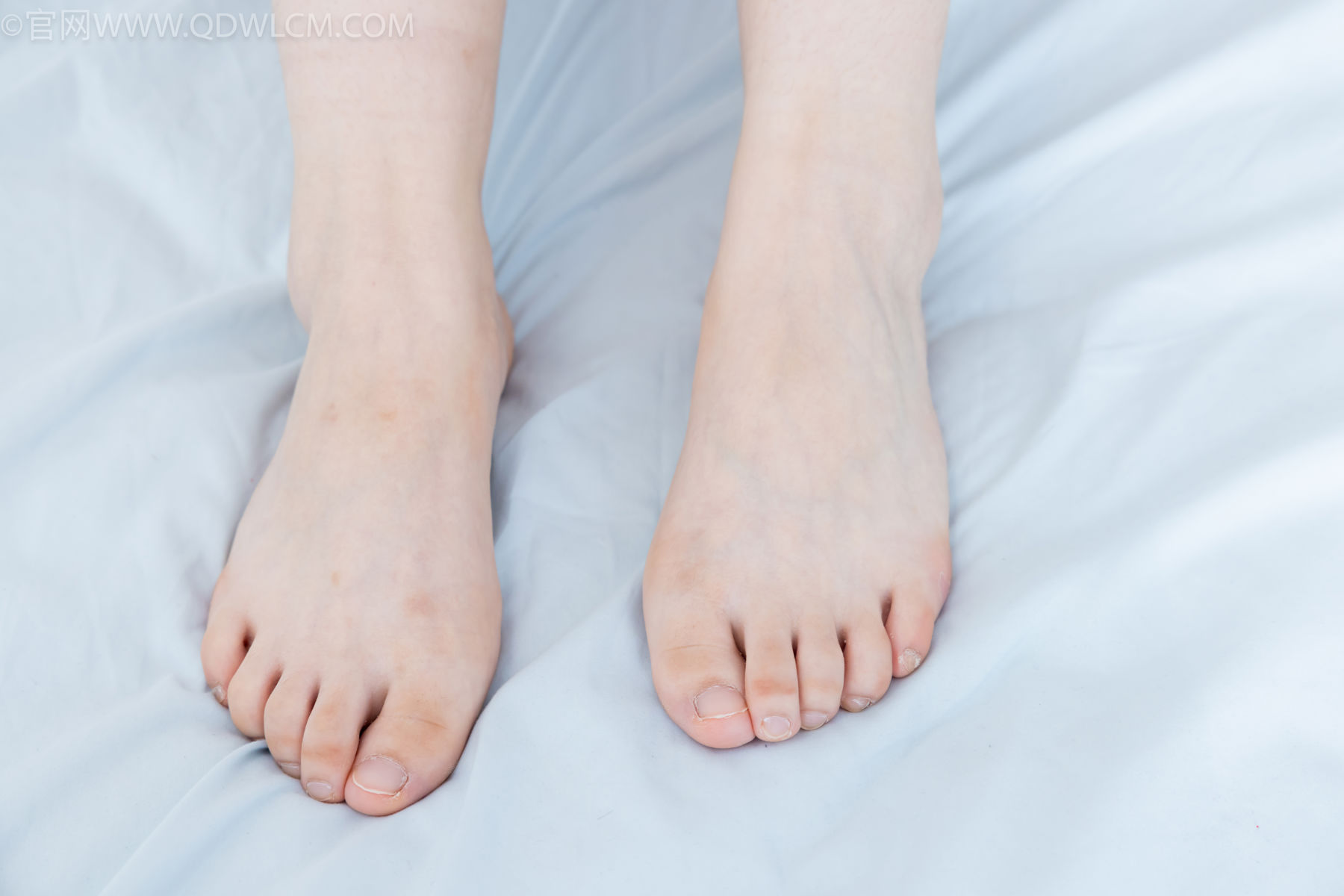 物恋传媒 No.2482 小可 - 运动鞋、白棉袜、裸足/(165P)