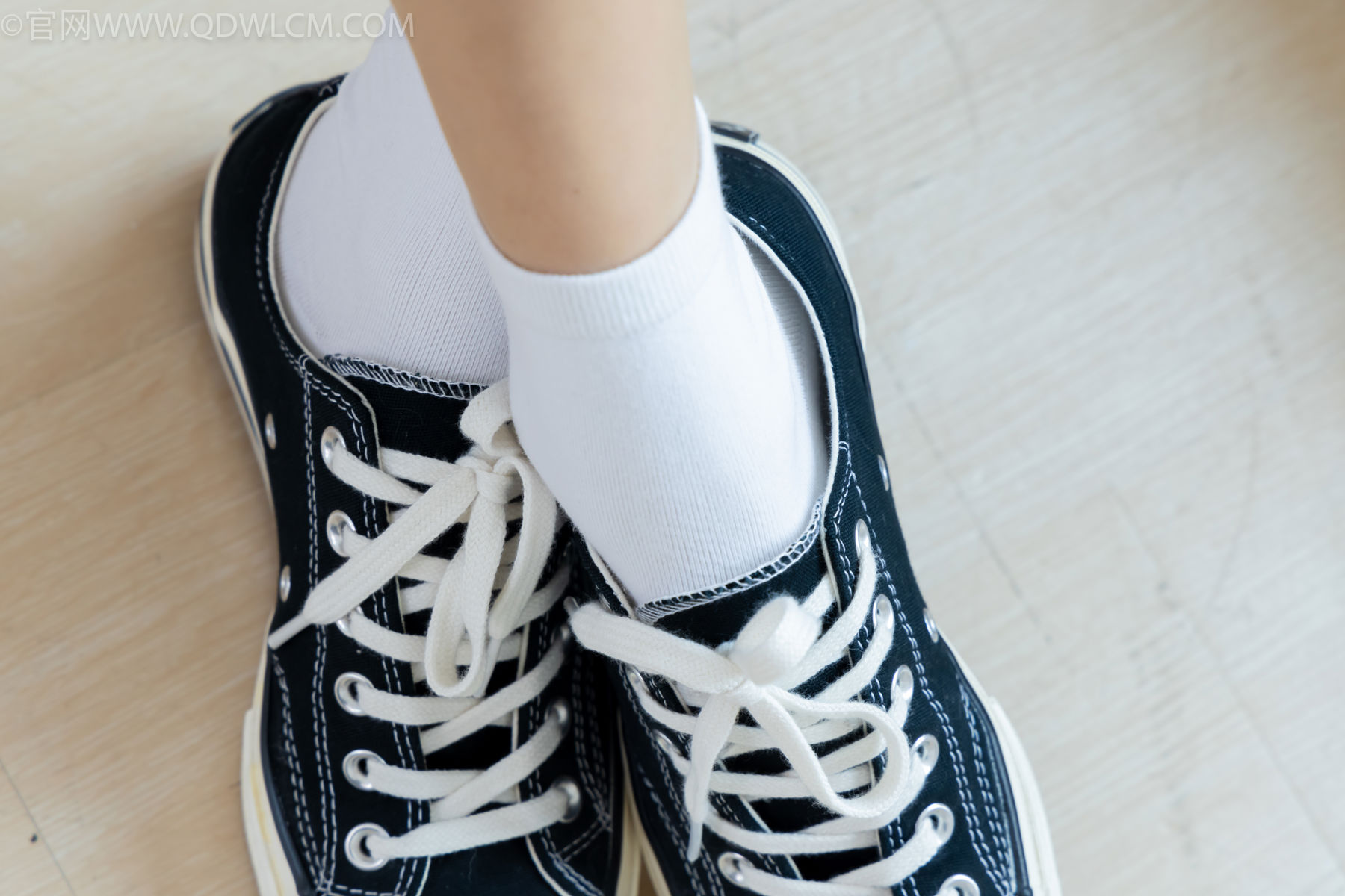 物恋传媒 No.2483 茯苓 - 帆布鞋、白棉袜、薄肉丝/(171P)