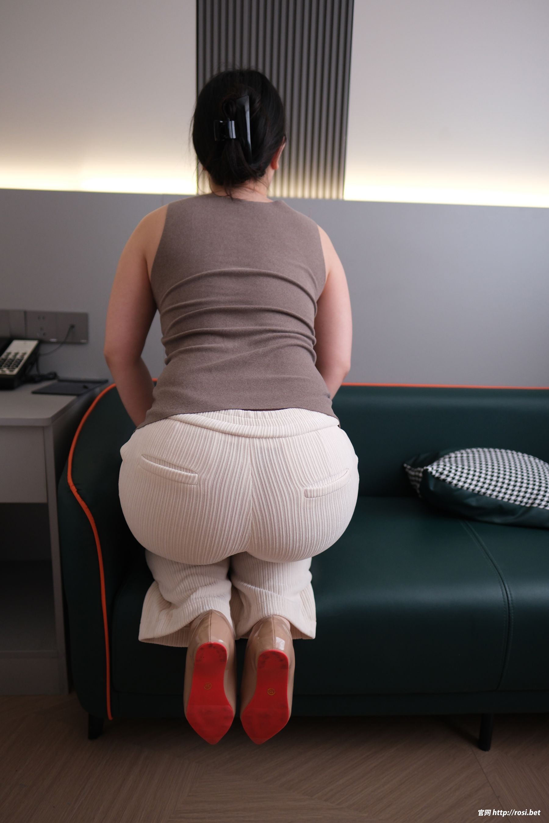 [ROSI写真] 2025.12.13 NO.5122/(69P)