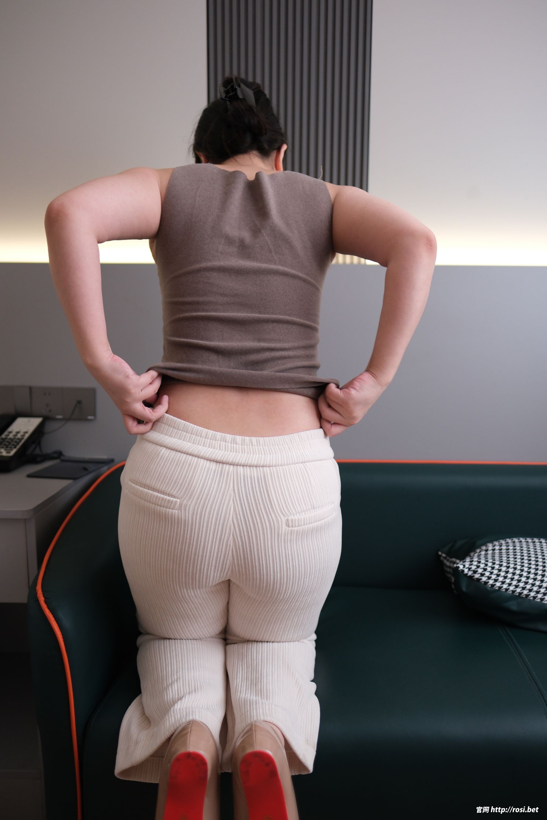 [ROSI写真] 2025.12.13 NO.5122/(69P)