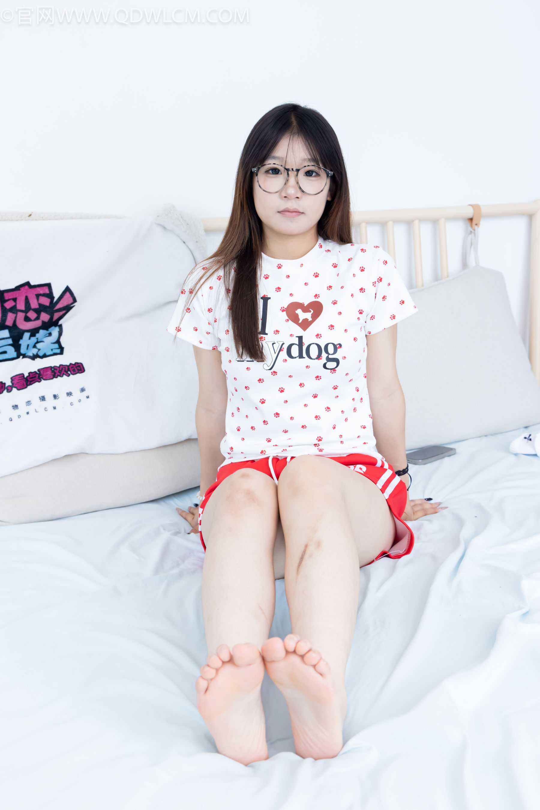 物恋传媒 No.2482 小可 - 运动鞋、白棉袜、裸足/(165P)