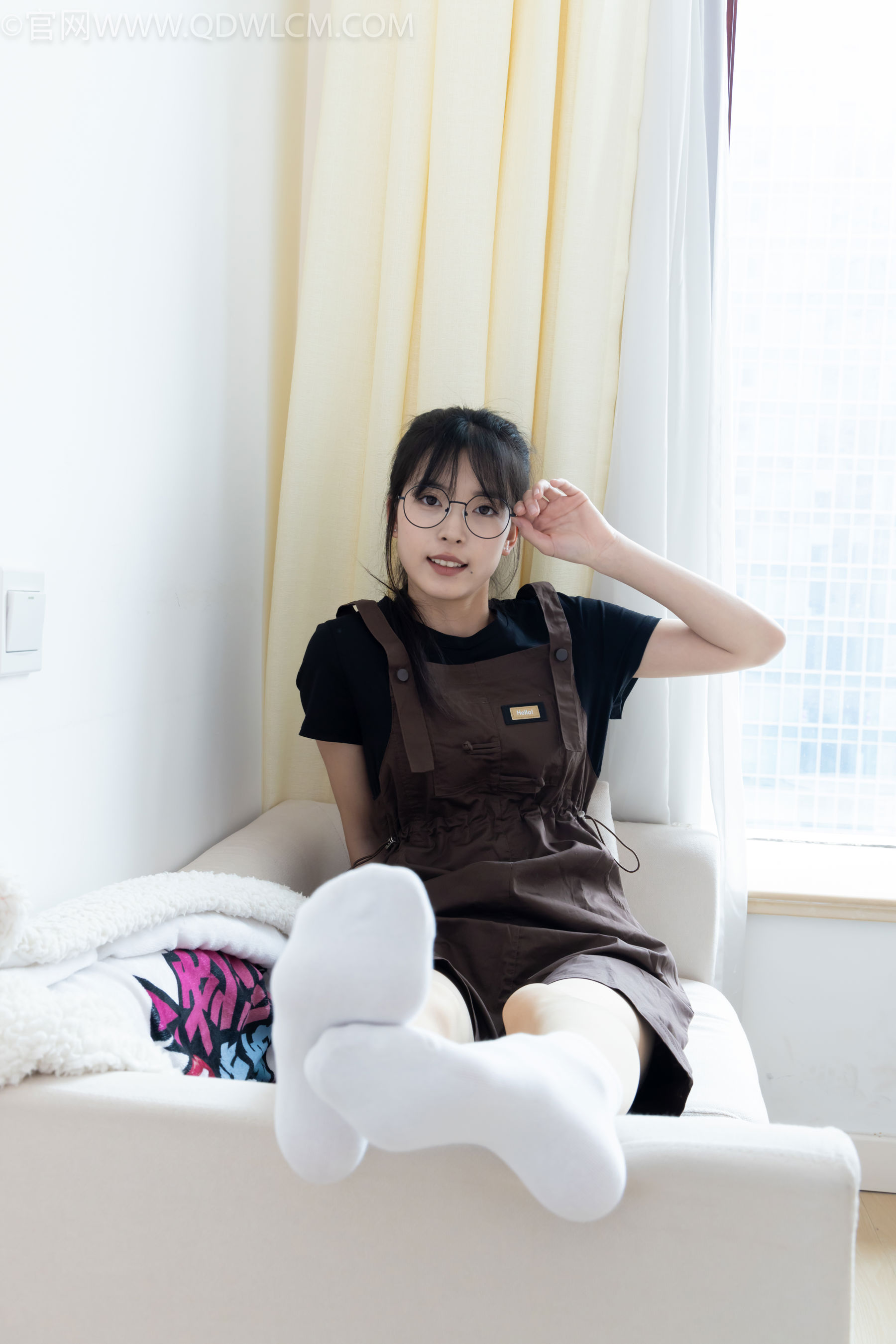 物恋传媒 No.2483 茯苓 - 帆布鞋、白棉袜、薄肉丝/(171P)