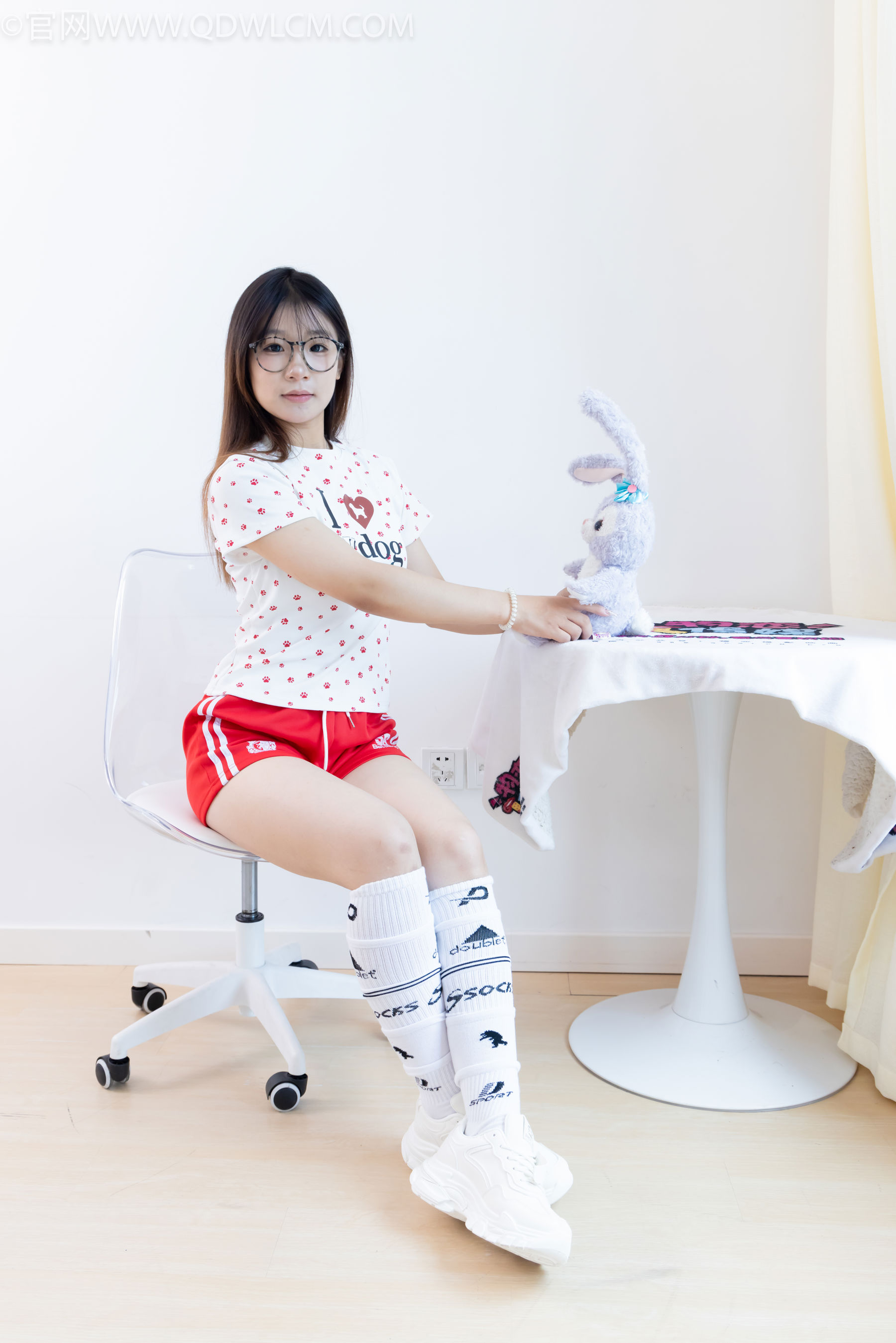 物恋传媒 No.2482 小可 - 运动鞋、白棉袜、裸足/(165P)