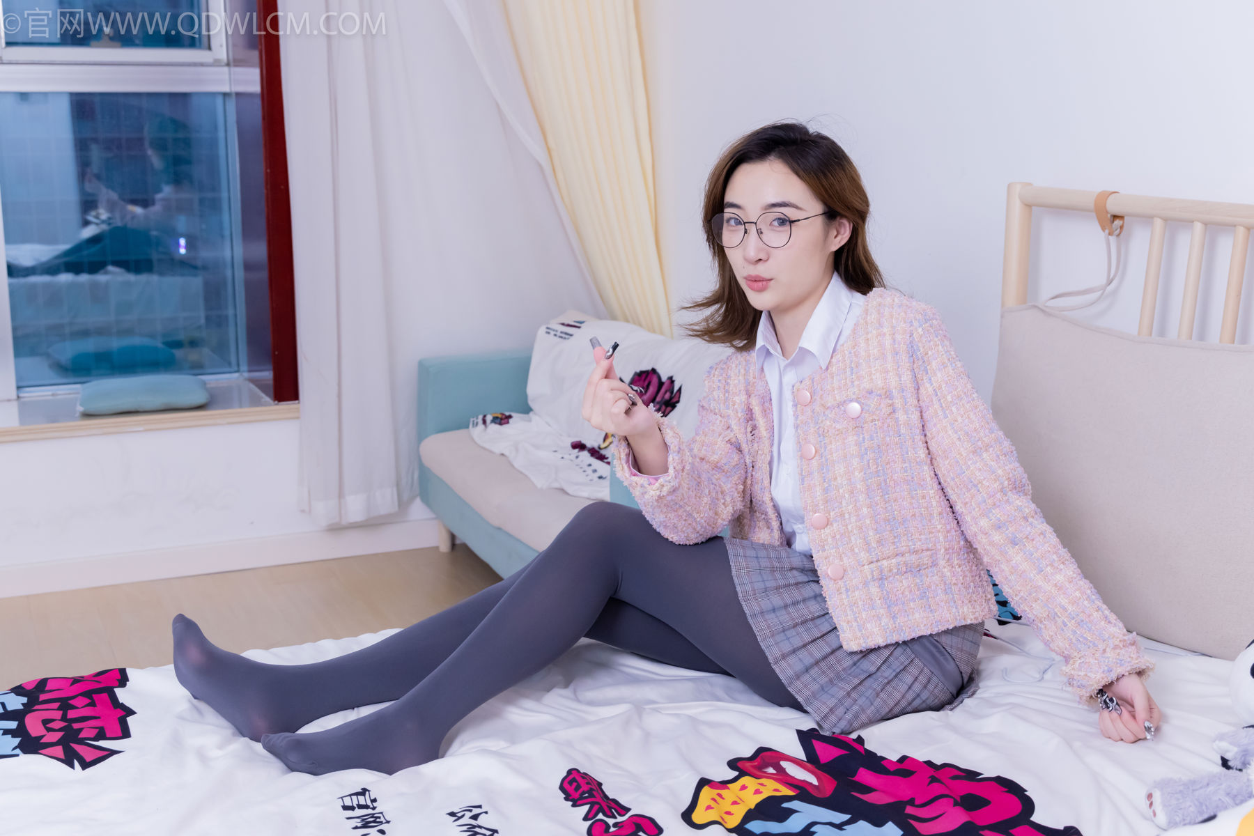 物恋传媒 No.2487 恬恬 - 高跟鞋、厚灰丝、老头乐挠脚剧情/(152P)