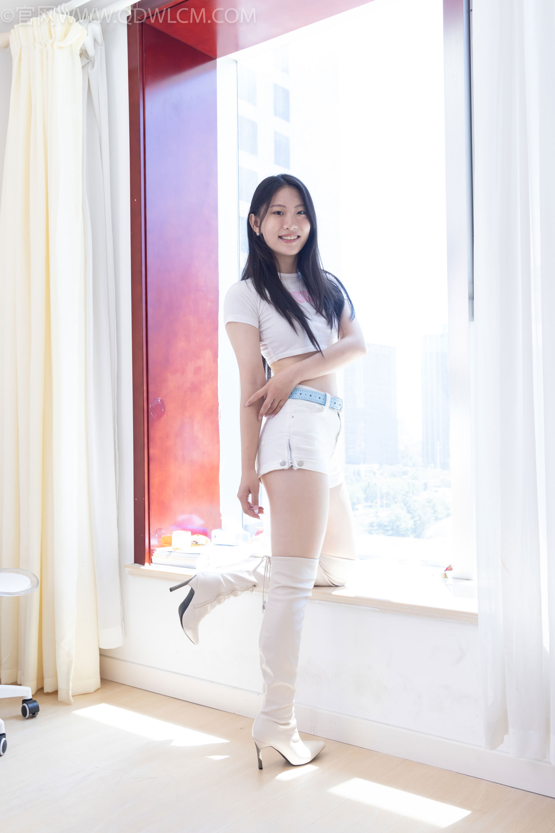 物恋传媒 No.2488 奶糖 - 高跟长靴、白棉袜、裸足/(180P)