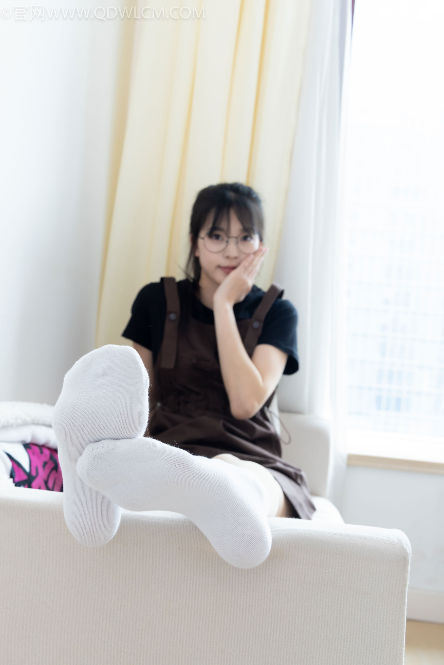 物恋传媒 No.2483 茯苓 - 帆布鞋、白棉袜、薄肉丝/(171P)