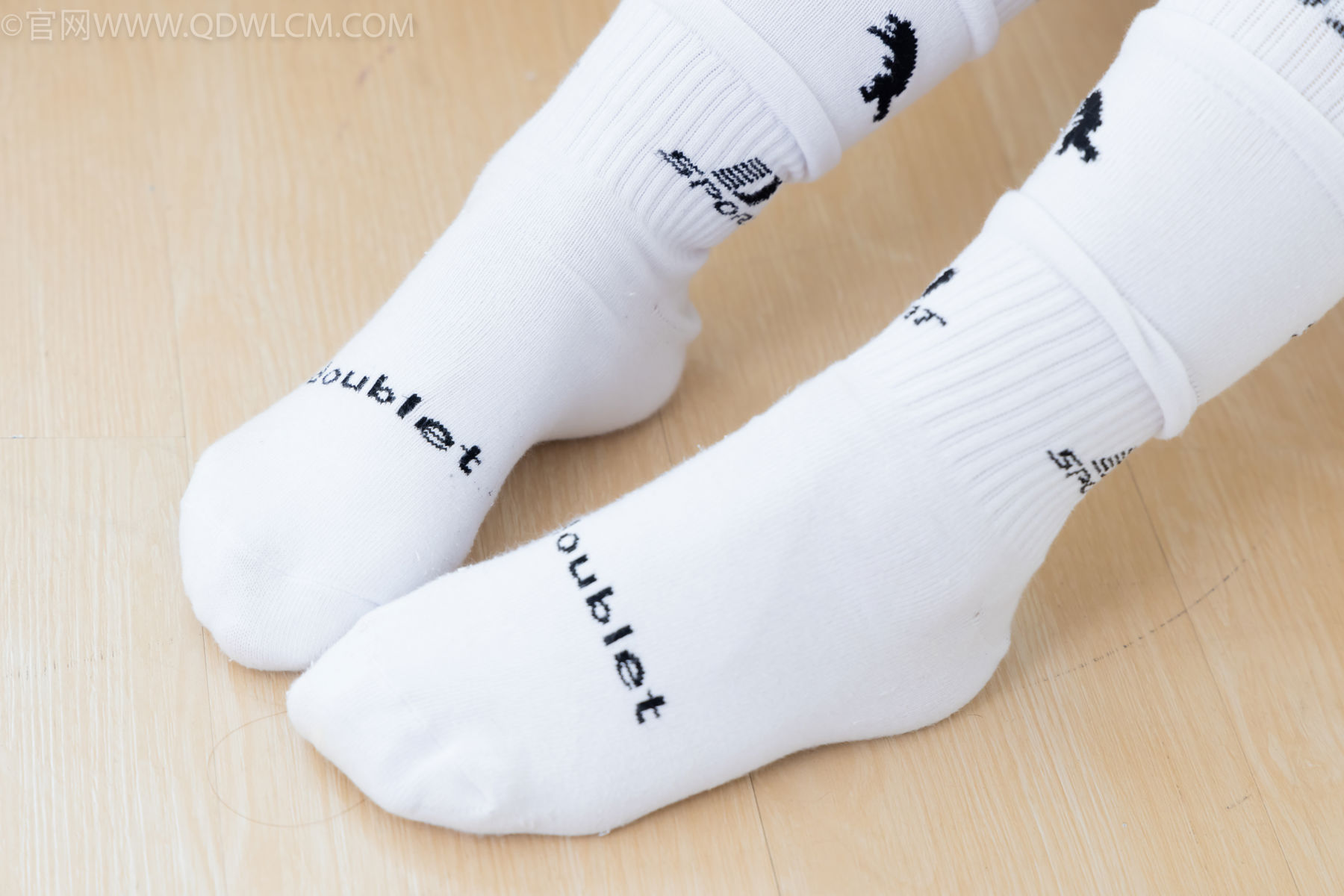 物恋传媒 No.2482 小可 - 运动鞋、白棉袜、裸足/(165P)