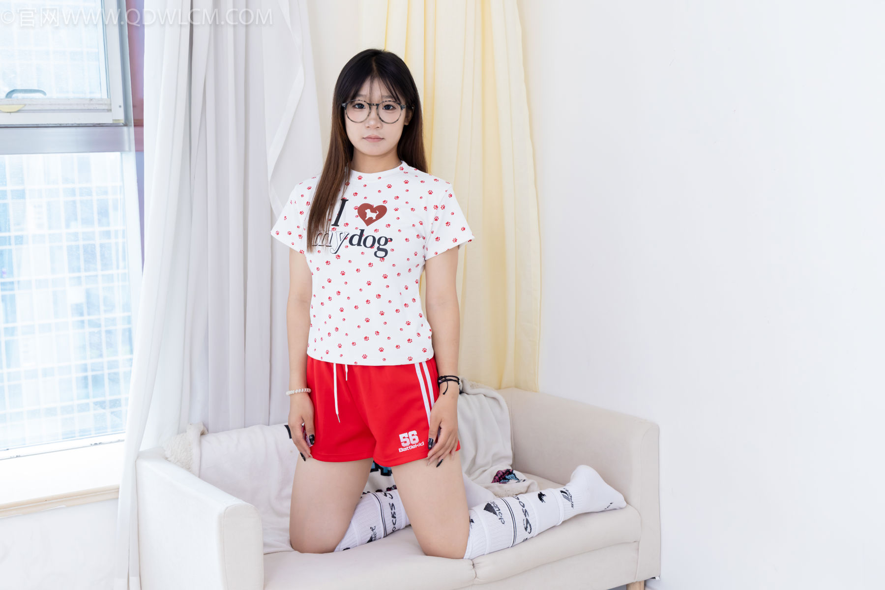 物恋传媒 No.2482 小可 - 运动鞋、白棉袜、裸足/(165P)