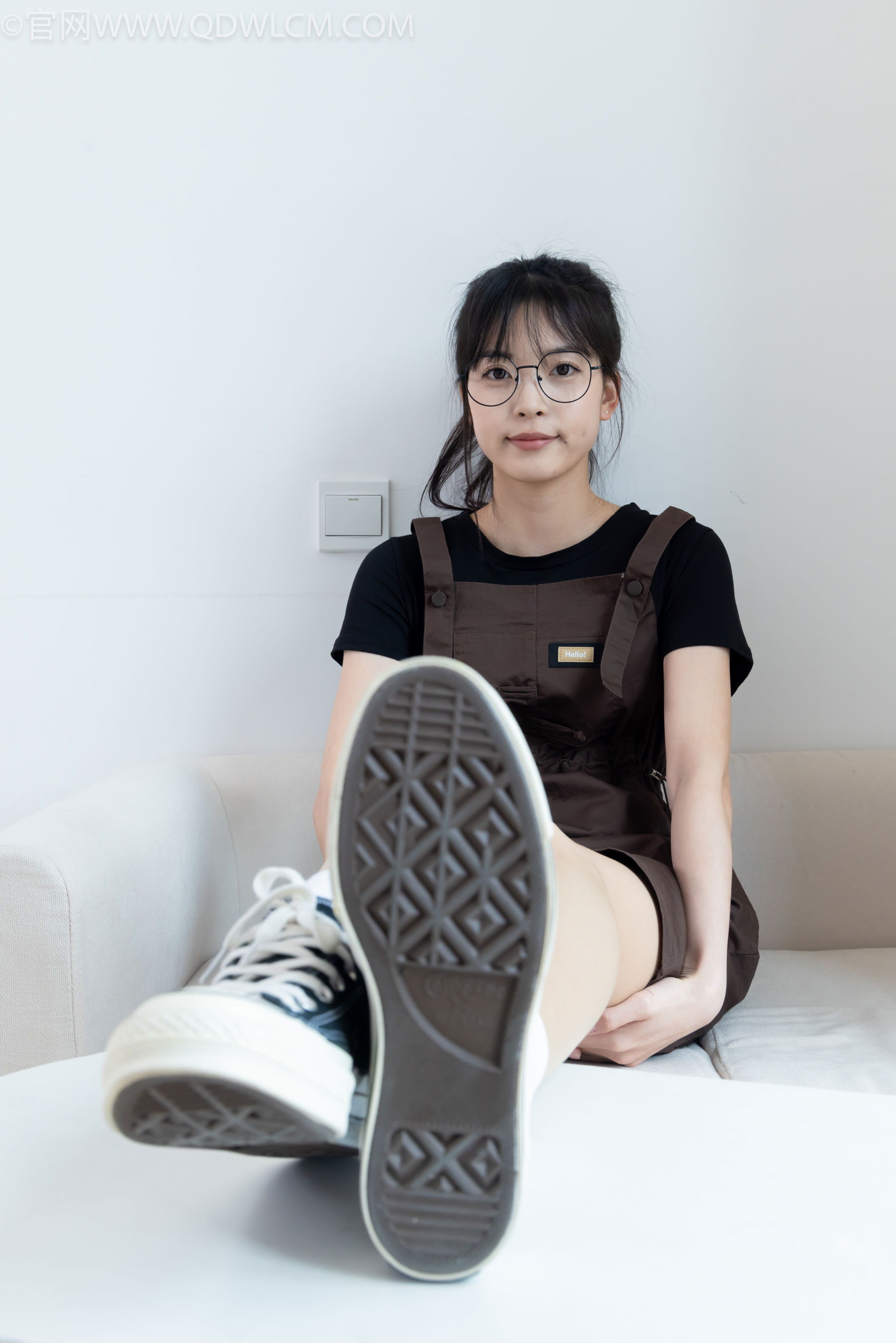 物恋传媒 No.2483 茯苓 - 帆布鞋、白棉袜、薄肉丝/(171P)