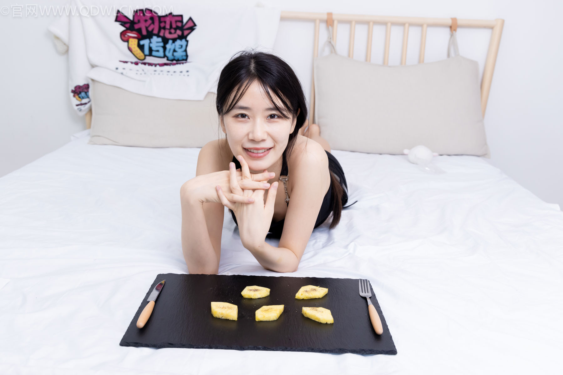 物恋传媒 No.2486 菜菜 - 高跟鞋、厚黑丝、裸足/(284P)