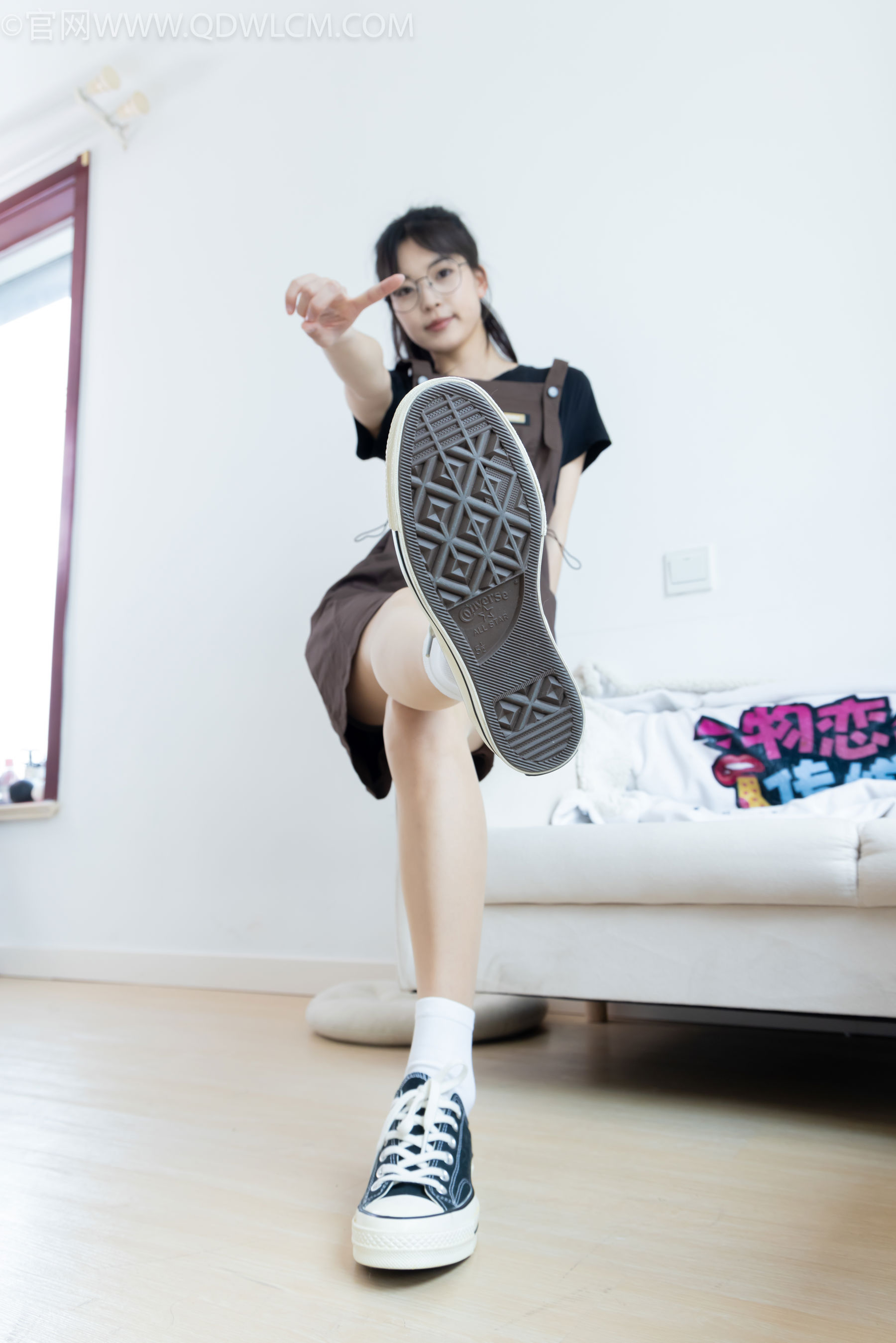 物恋传媒 No.2483 茯苓 - 帆布鞋、白棉袜、薄肉丝/(171P)