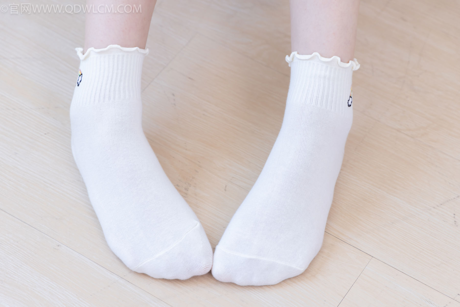 物恋传媒 No.2488 奶糖 - 高跟长靴、白棉袜、裸足/(180P)