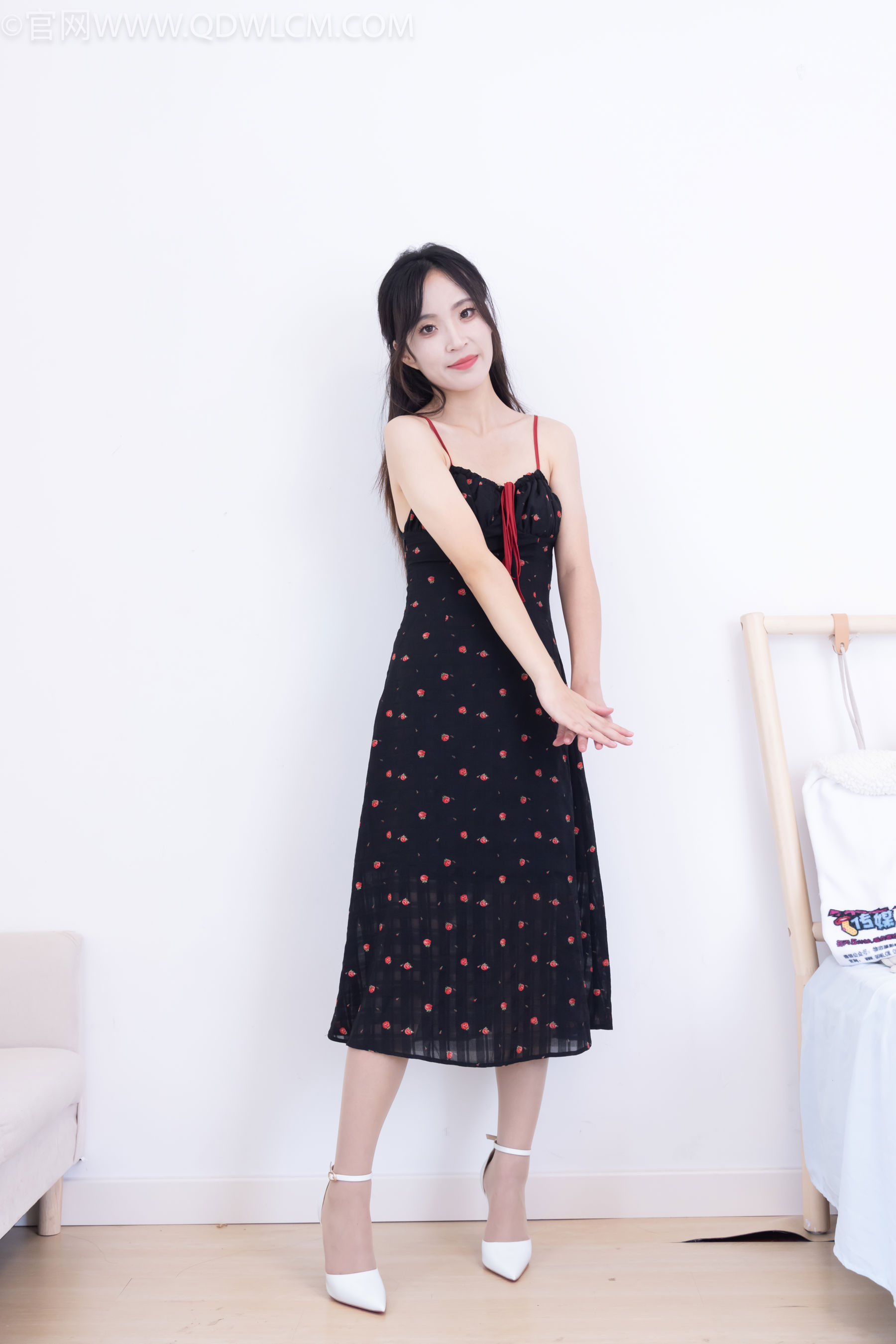 物恋传媒 No.2481 辣辣 - 高跟鞋、薄肉丝/(150P)