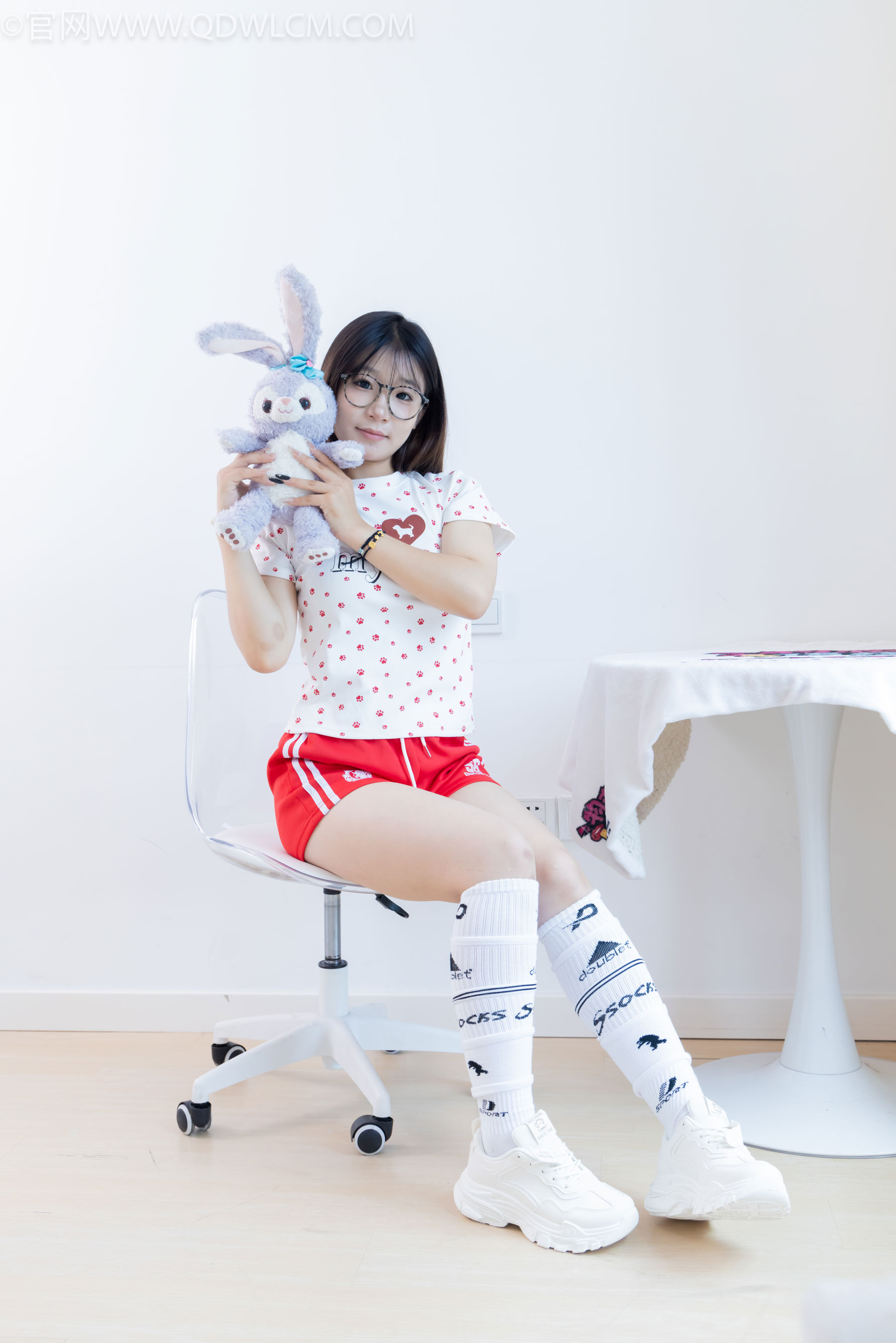 物恋传媒 No.2482 小可 - 运动鞋、白棉袜、裸足/(165P)