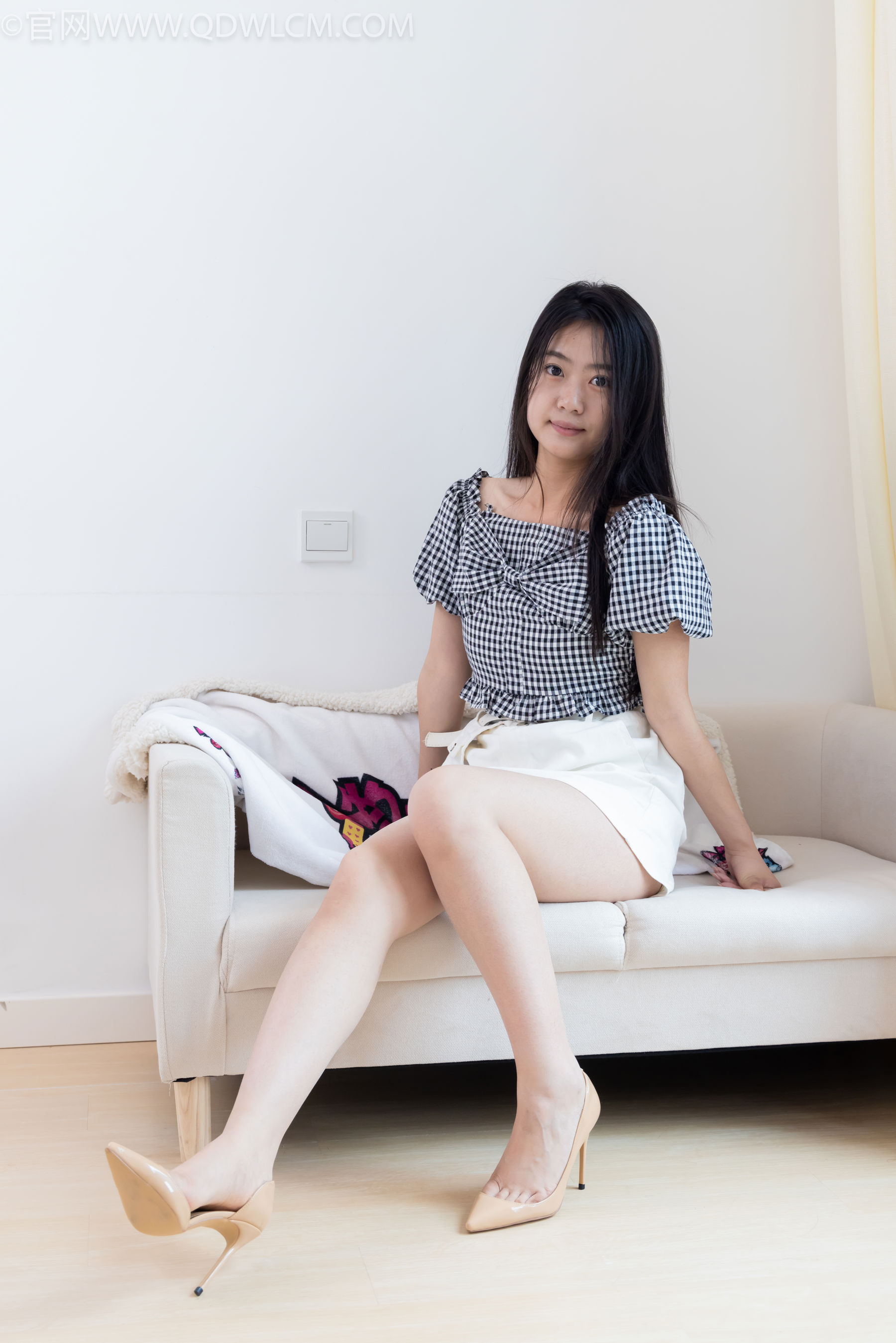 物恋传媒 No.2484 芋头 - 三双高跟凉鞋、薄肉丝、裸足/(151P)