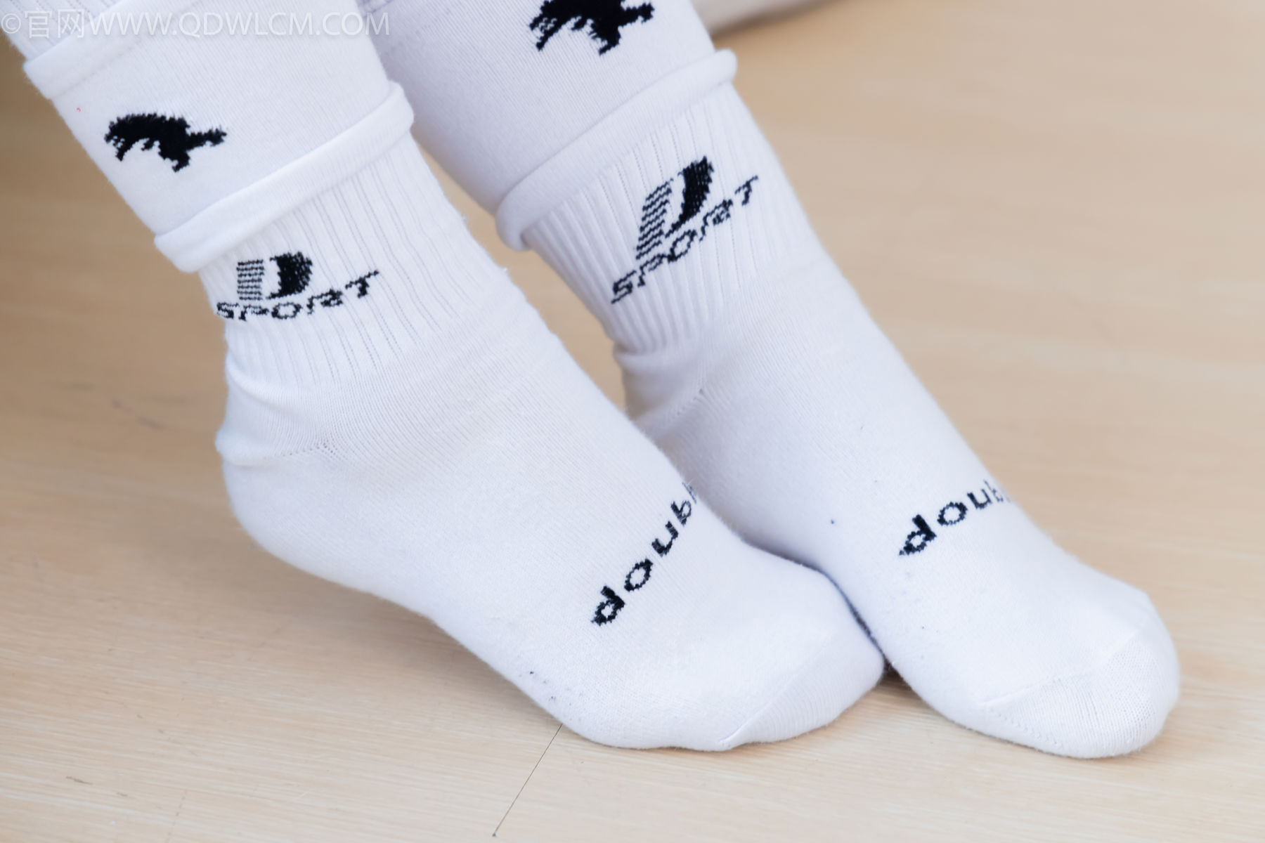 物恋传媒 No.2482 小可 - 运动鞋、白棉袜、裸足/(165P)