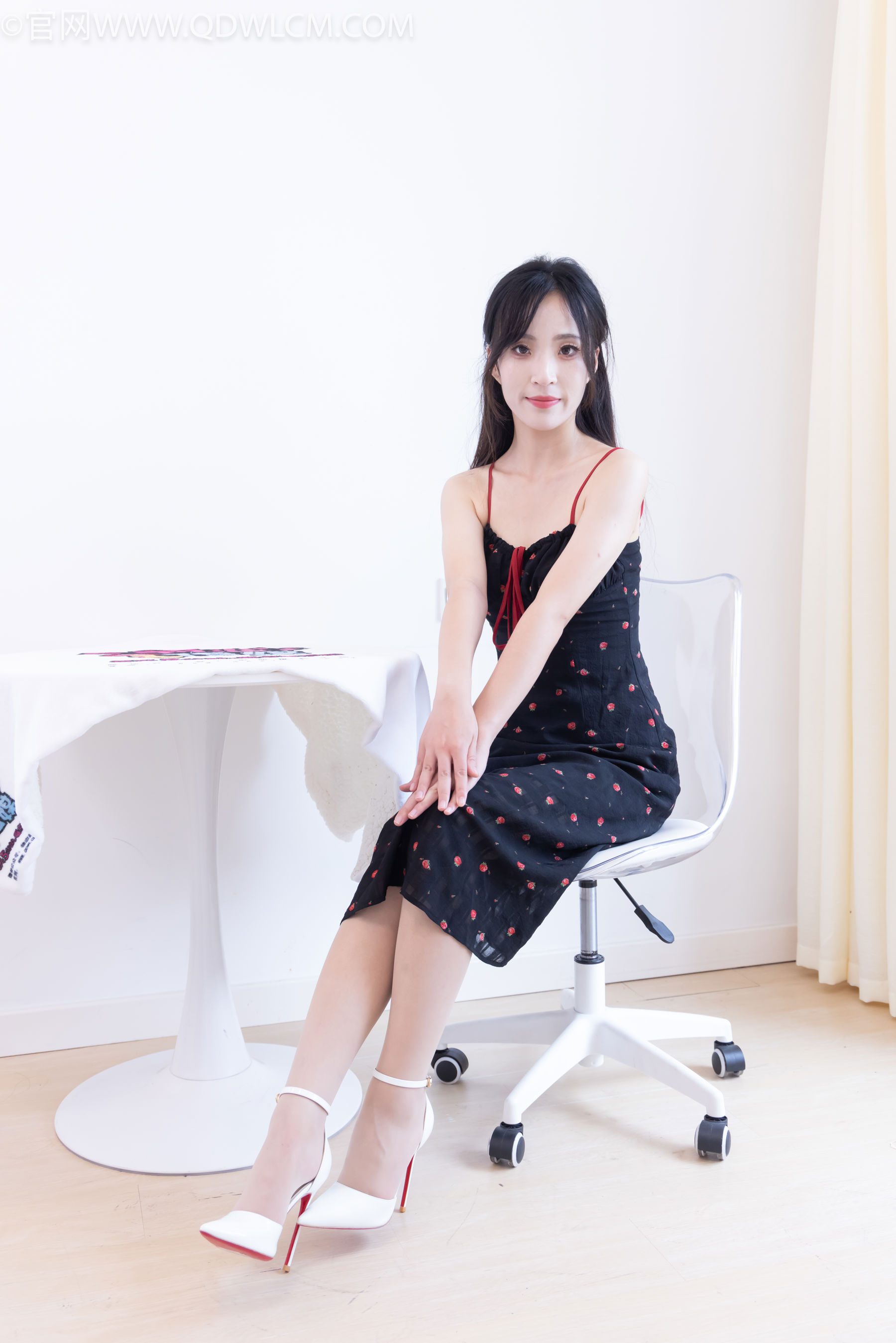 物恋传媒 No.2481 辣辣 - 高跟鞋、薄肉丝/(150P)