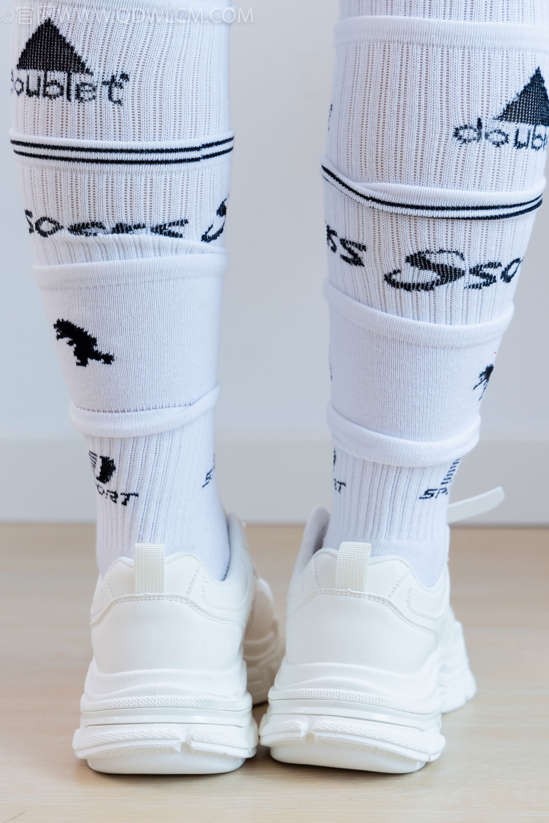 物恋传媒 No.2482 小可 - 运动鞋、白棉袜、裸足/(165P)