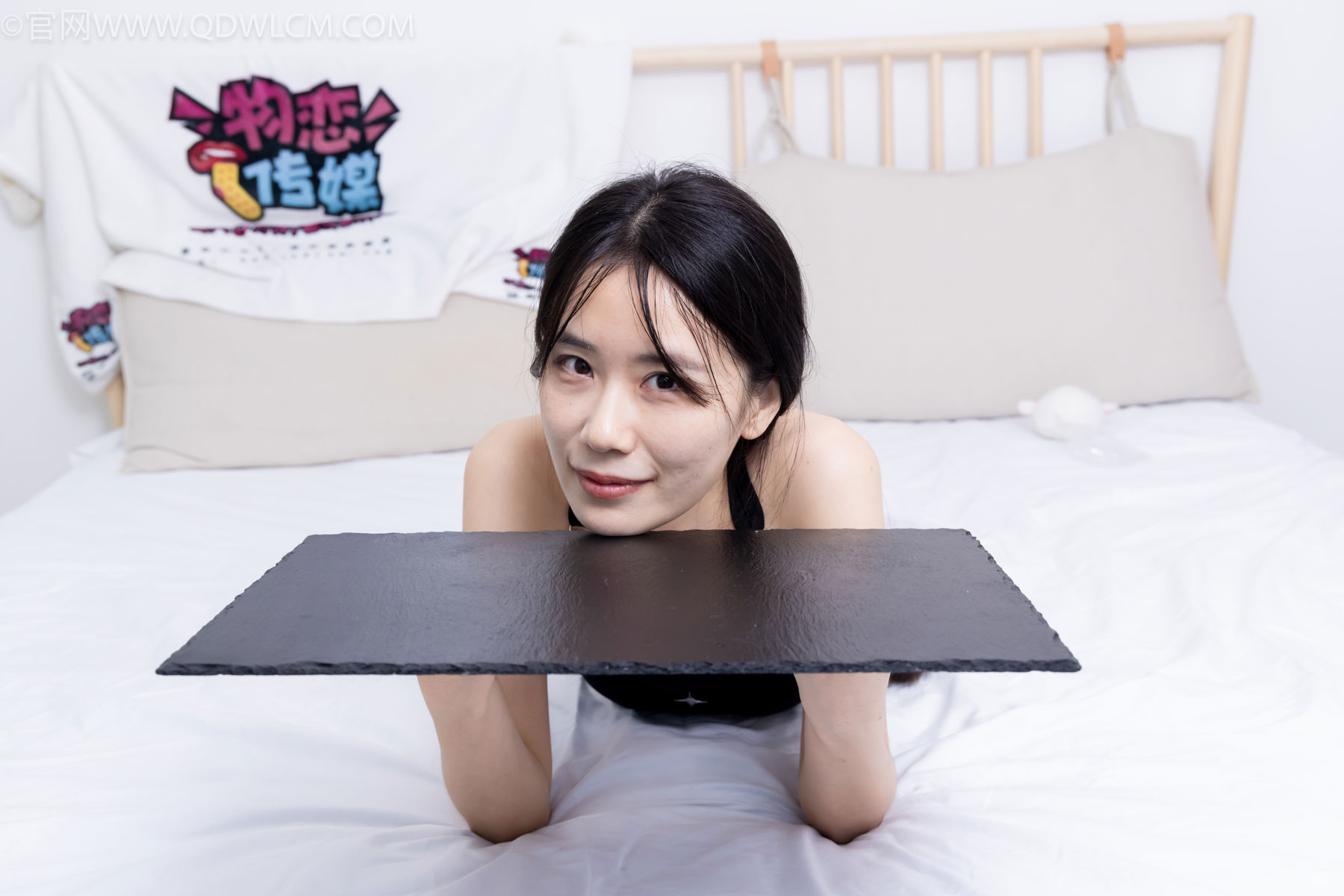 物恋传媒 No.2486 菜菜 - 高跟鞋、厚黑丝、裸足/(284P)