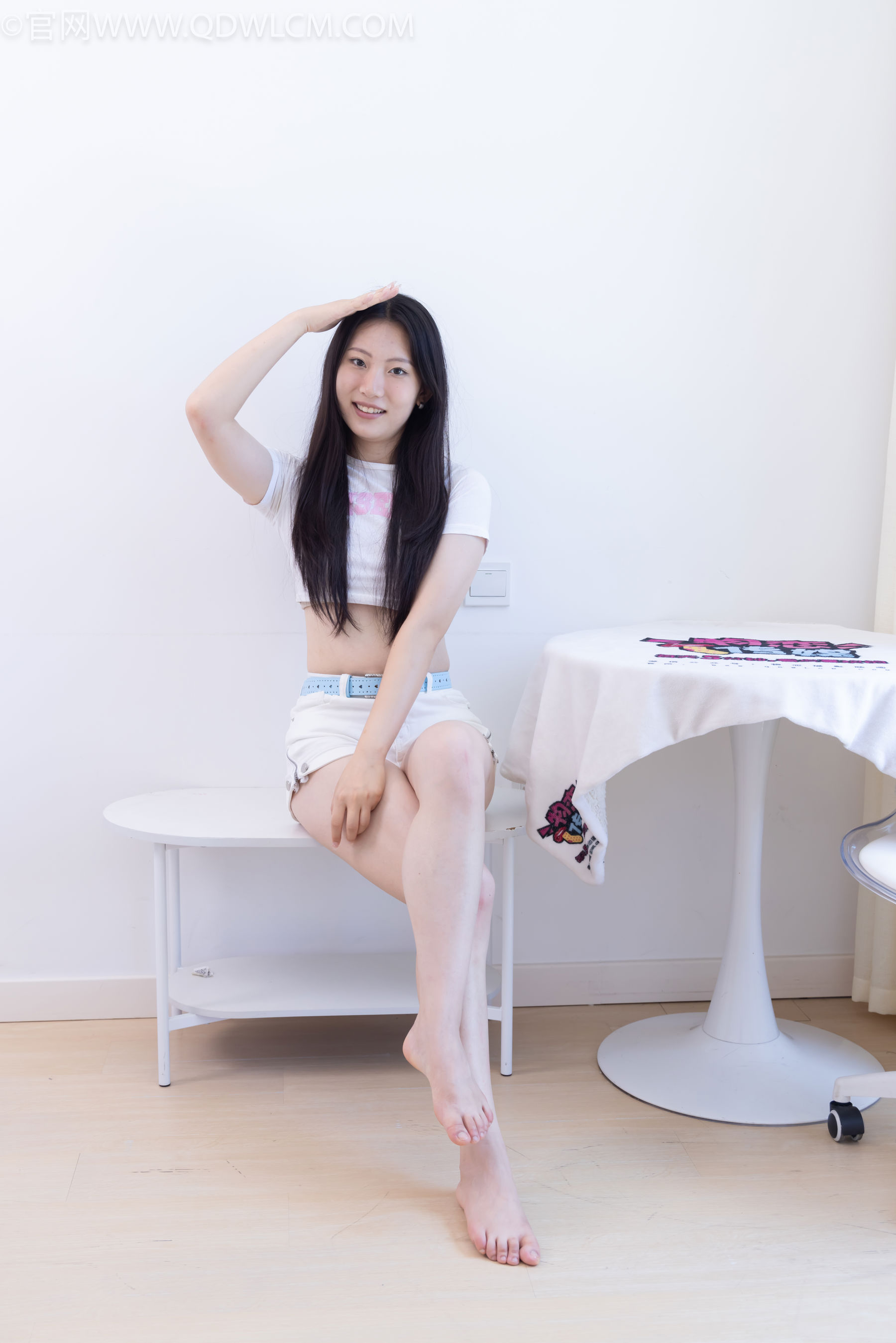 物恋传媒 No.2488 奶糖 - 高跟长靴、白棉袜、裸足/(180P)