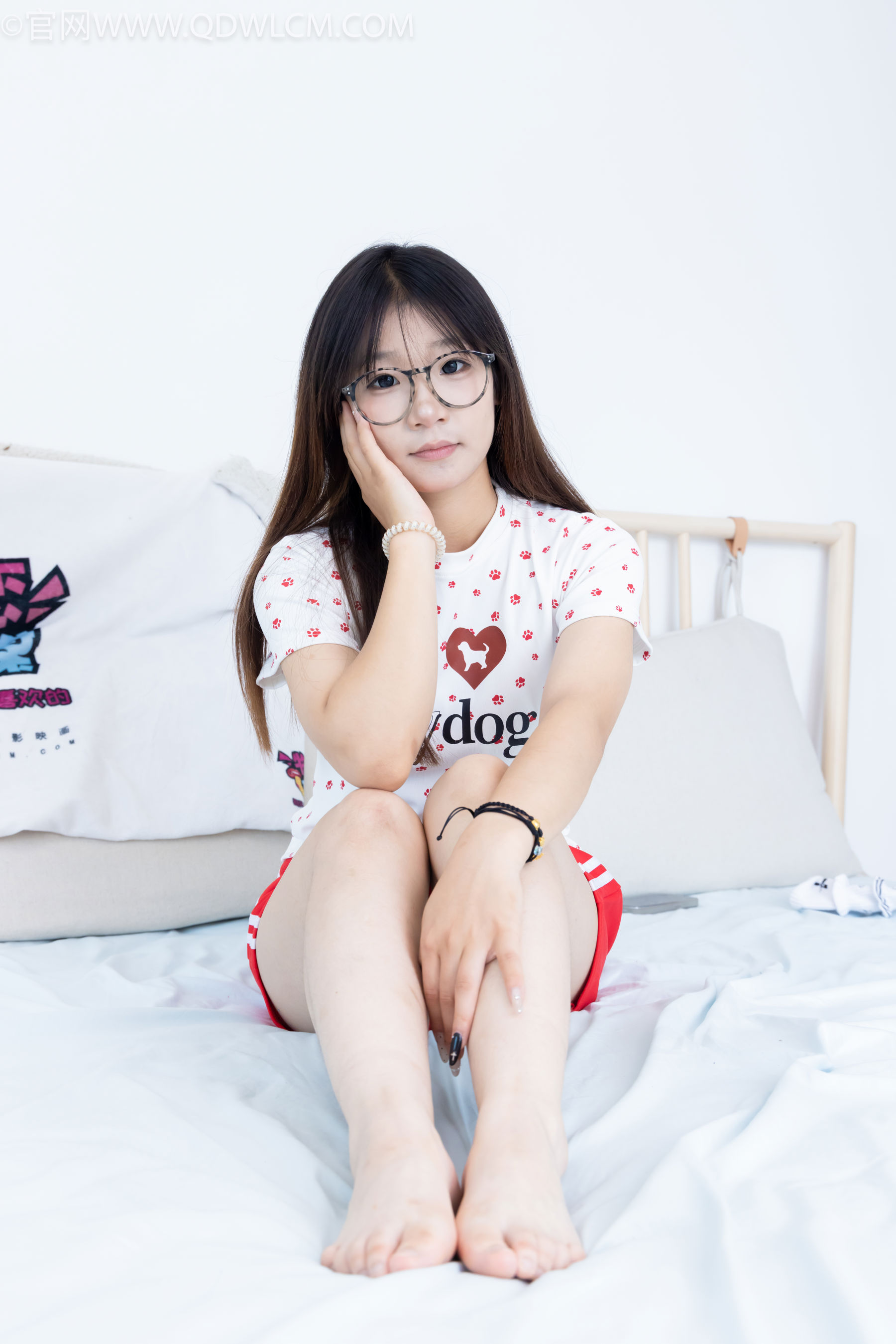 物恋传媒 No.2482 小可 - 运动鞋、白棉袜、裸足/(165P)