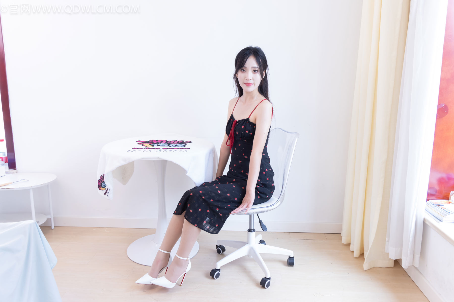 物恋传媒 No.2481 辣辣 - 高跟鞋、薄肉丝/(150P)