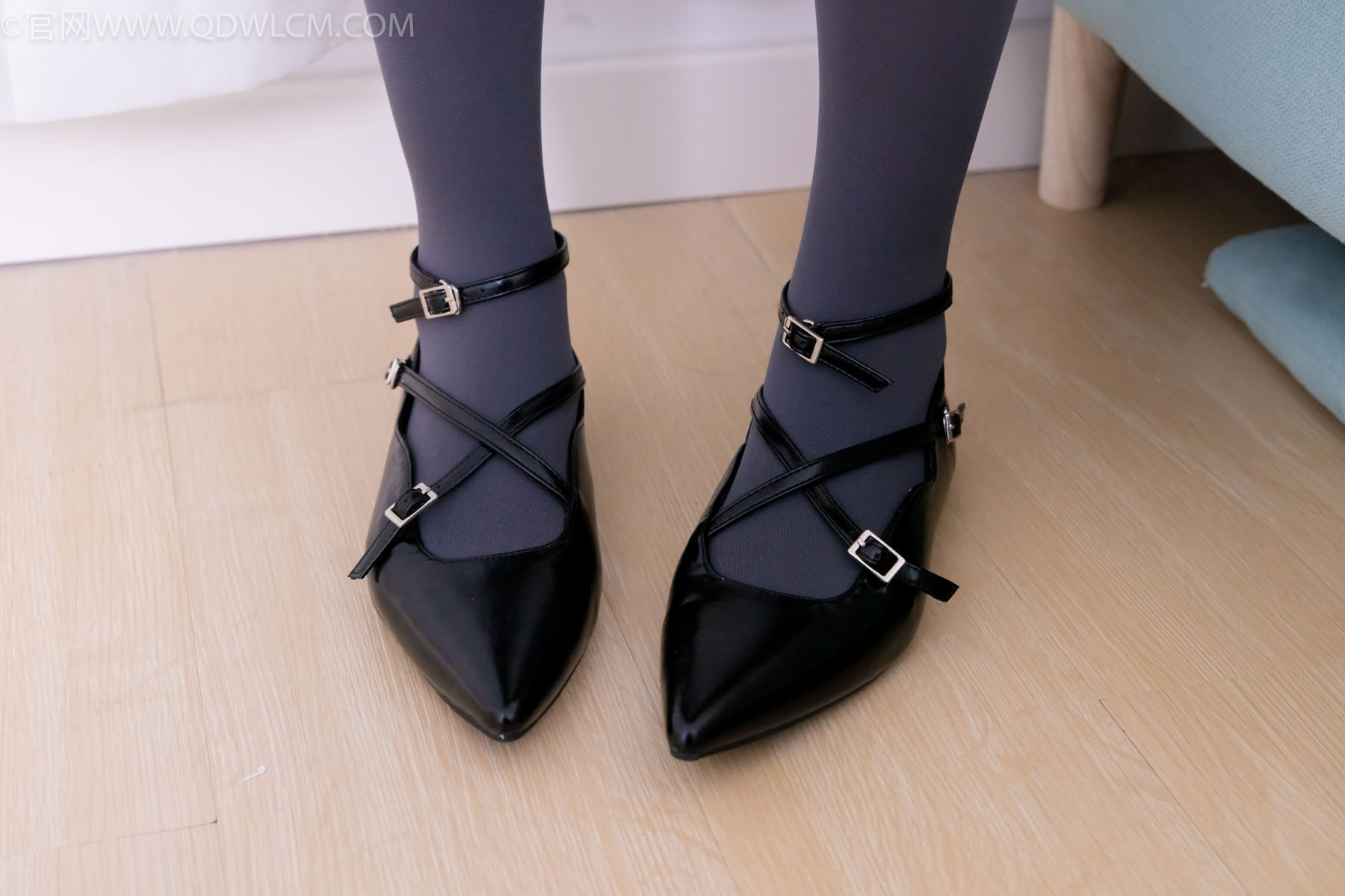 物恋传媒 No.2487 恬恬 - 高跟鞋、厚灰丝、老头乐挠脚剧情/(152P)