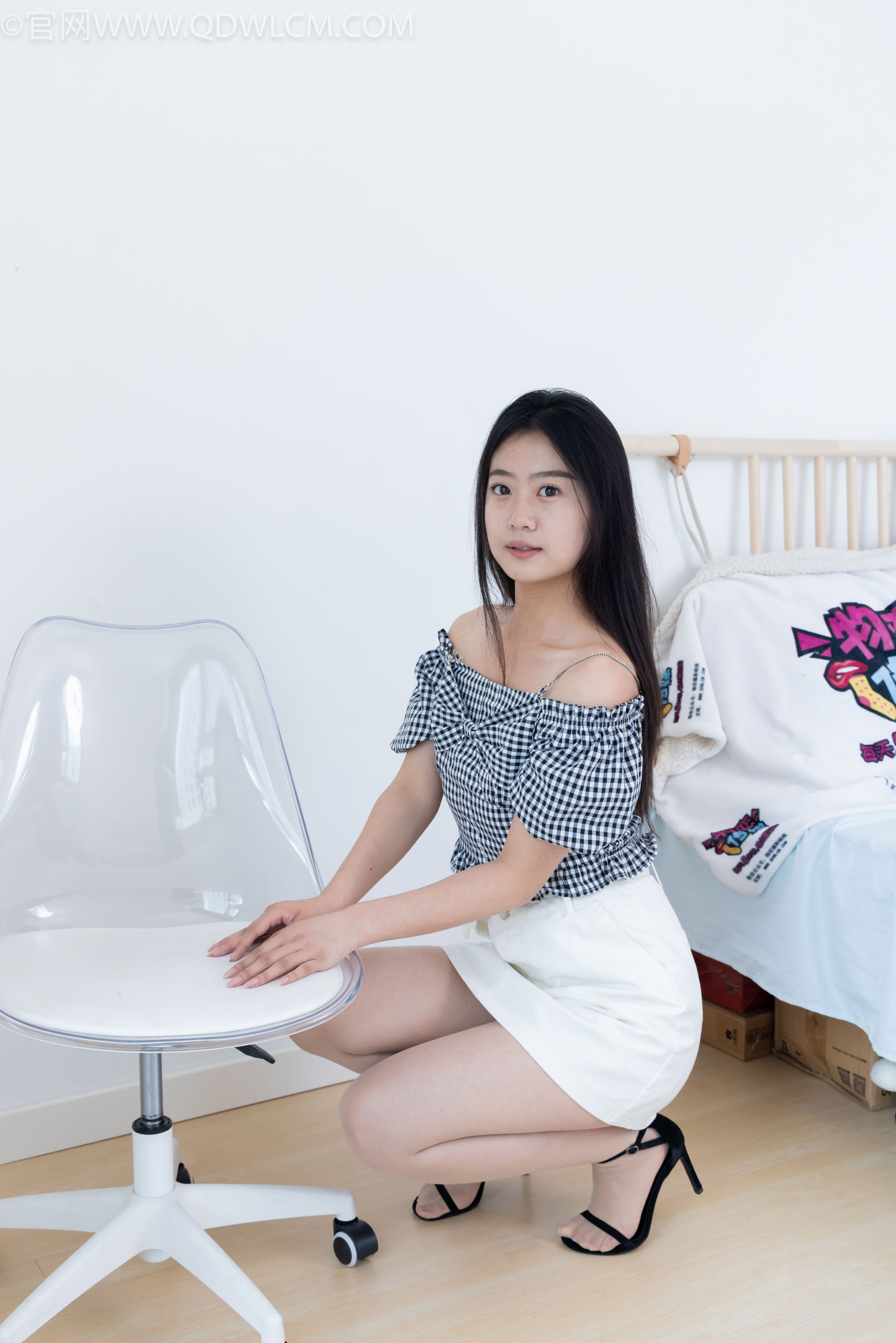 物恋传媒 No.2484 芋头 - 三双高跟凉鞋、薄肉丝、裸足/(151P)